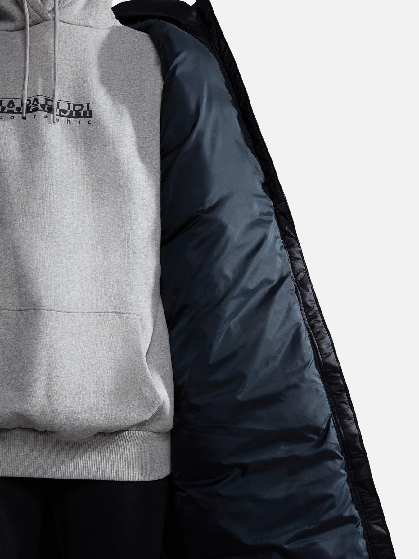 Куртки и дубленки Napapijri Box Long Puffer модель NP0A4HJW0411 Куртки и дубленки Napapijri Box Long Puffer модель NP0A4HJW0411 Фото