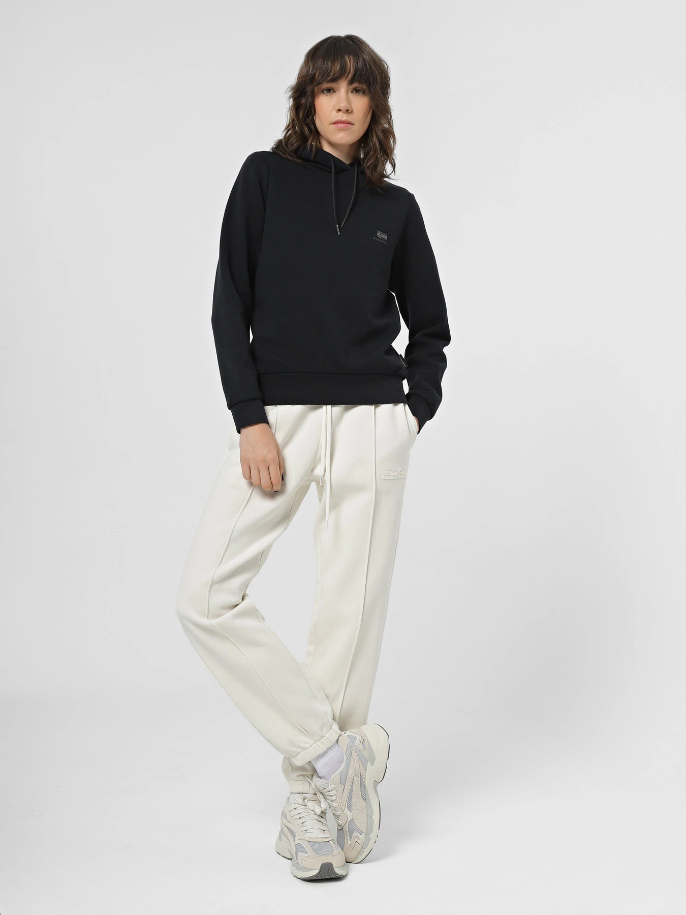 Брюки Napapijri Iaato Joggers модель NP0A4HD8N1A1 Брюки Napapijri Iaato Joggers модель NP0A4HD8N1A1 Фото