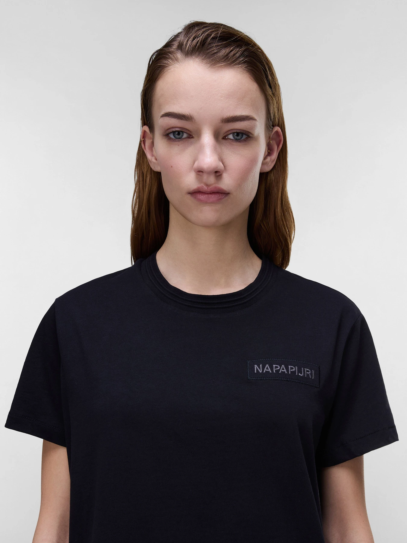 Футболки і поло Napapijri S-CLARAO модель NP0A4I9L9411 Футболки і поло Napapijri S-CLARAO модель NP0A4I9L9411 Фото