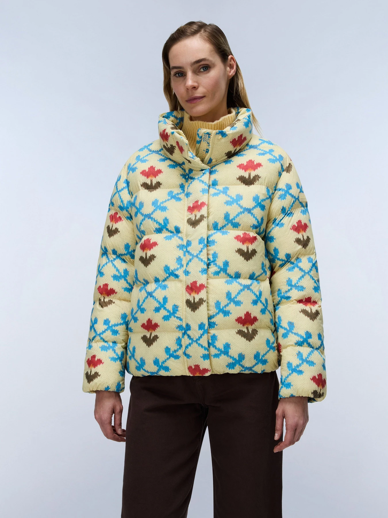 Куртки та дублянки Napapijri A-GLANE AOP STAND W FLOWER W F модель NP0A8AHQFZS1 Куртки та дублянки Napapijri A-GLANE AOP STAND W FLOWER W F модель NP0A8AHQFZS1 Фото