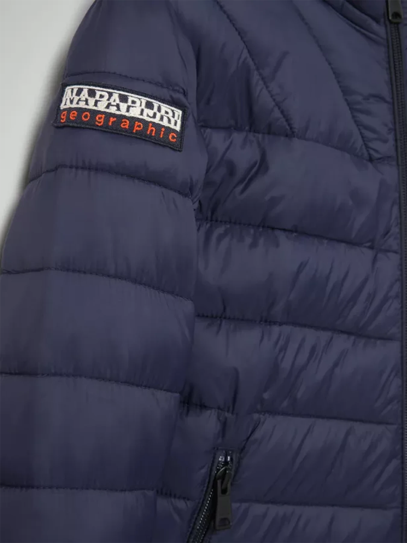 Куртки и дубленки Napapijri Aerons Hood модель NP0A4EPM1761 Куртки и дубленки Napapijri Aerons Hood модель NP0A4EPM1761 Фото