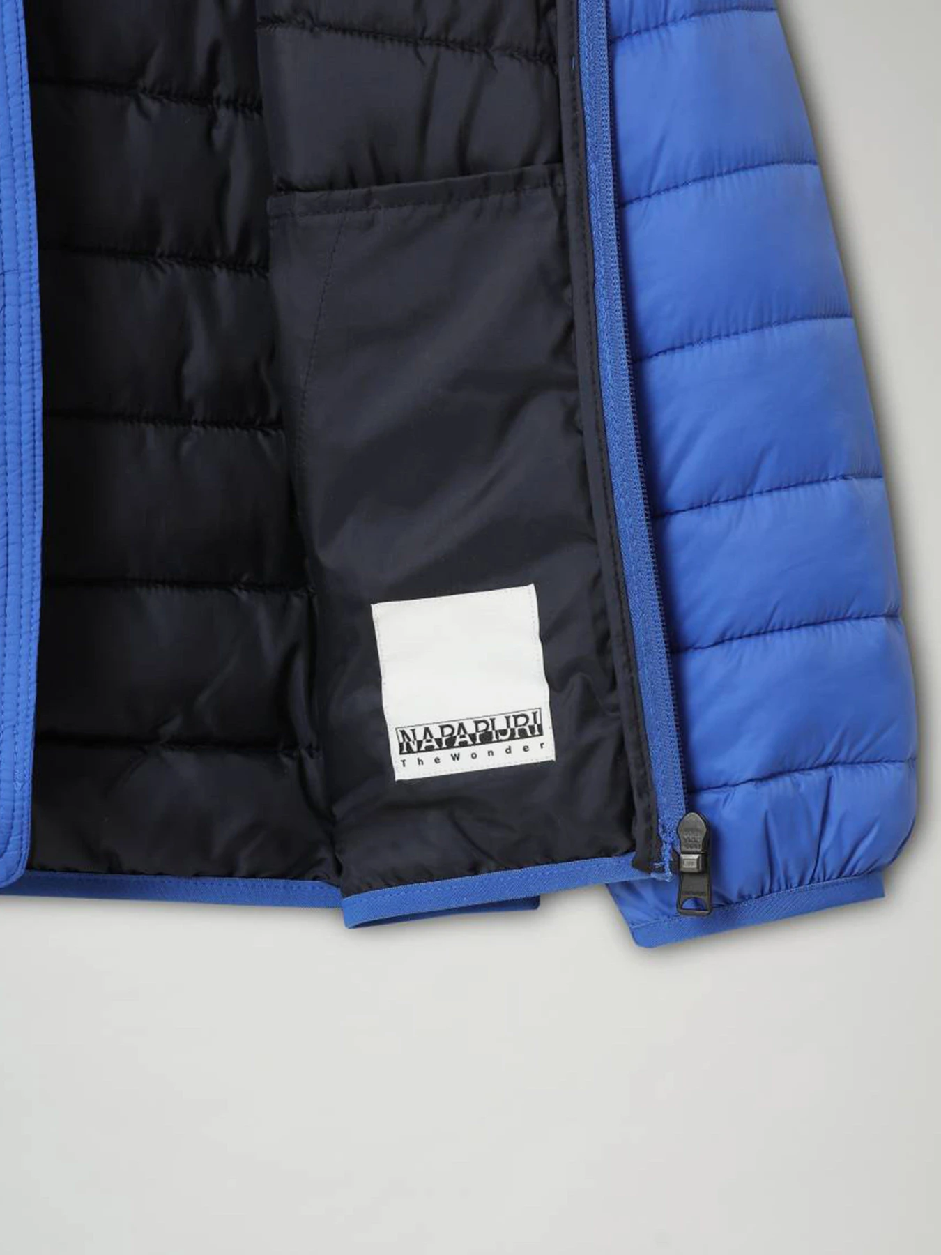 Куртки та дублянки Napapijri Short jacket Aerons Hood модель NP0A4EPMBE11 Куртки та дублянки Napapijri Short jacket Aerons Hood модель NP0A4EPMBE11 Фото