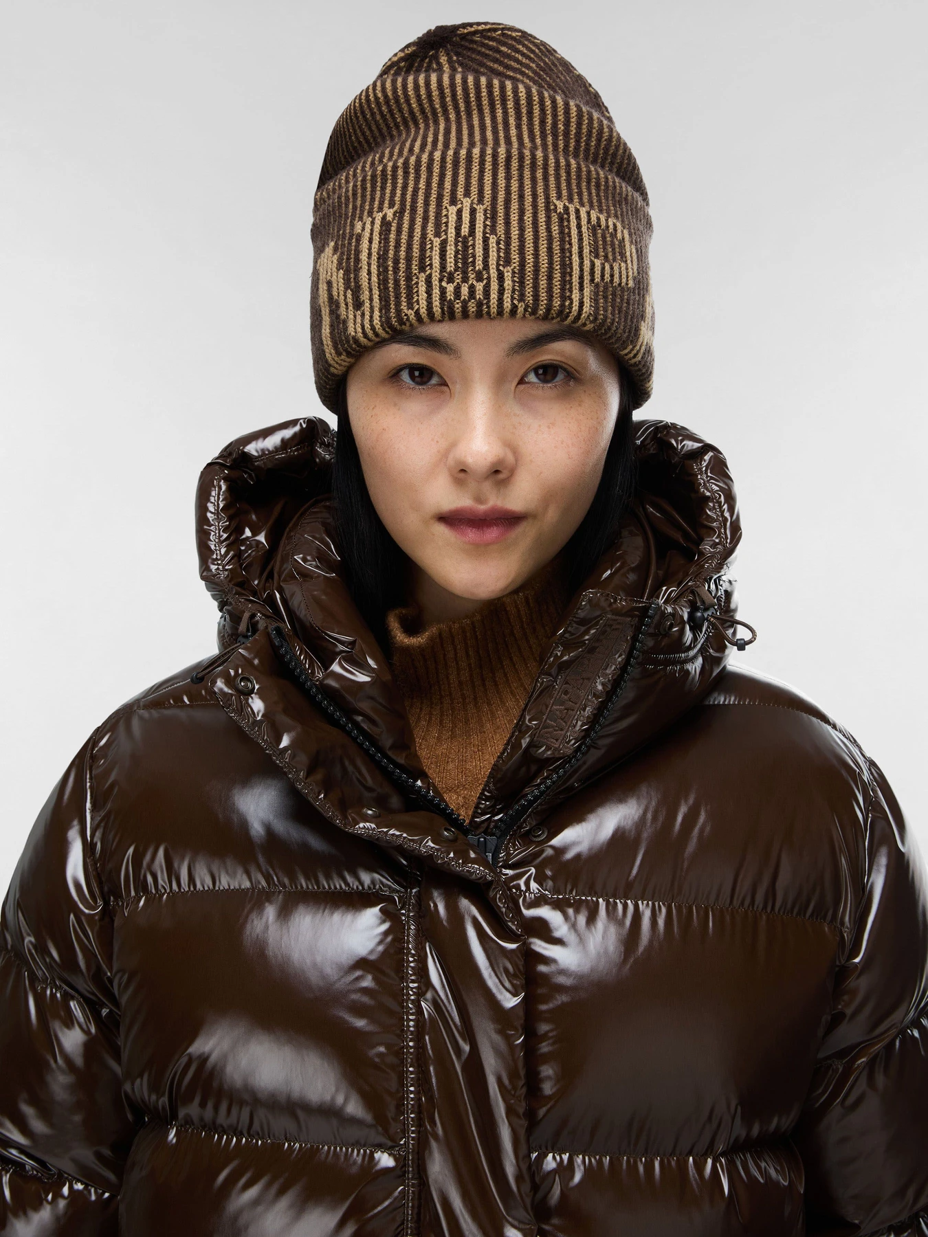 Шапки и кепки Napapijri F-IWA BEANIE DEMITASSE WT3 модель NP0A8BAHWT31 Шапки и кепки Napapijri F-IWA BEANIE DEMITASSE WT3 модель NP0A8BAHWT31 Фото