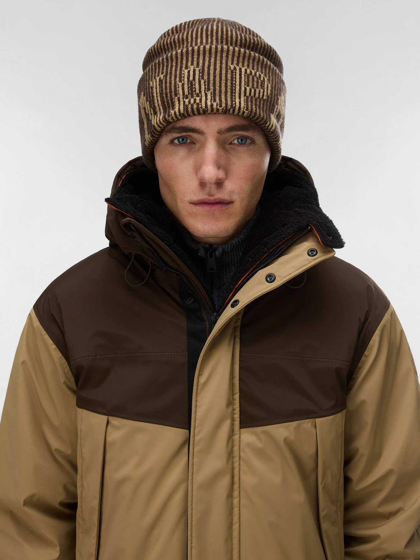 Шапки и кепки Napapijri F-IWA BEANIE DEMITASSE WT3 модель NP0A8BAHWT31 Шапки и кепки Napapijri F-IWA BEANIE DEMITASSE WT3 модель NP0A8BAHWT31 Фото