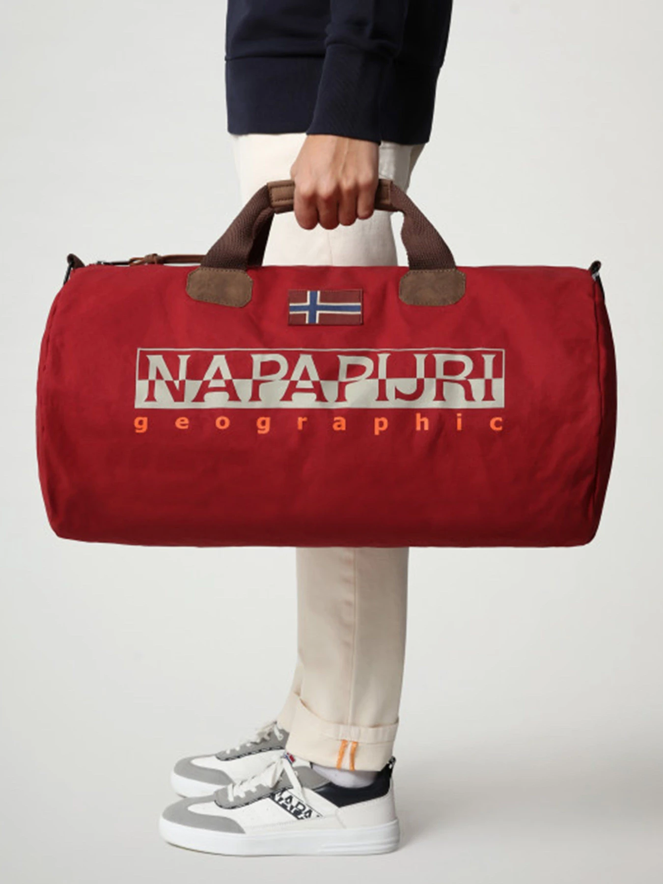 Сумки Napapijri Duffle bag Bering модель NP0A4EUC0941 Сумки Napapijri Duffle bag Bering модель NP0A4EUC0941 Фото