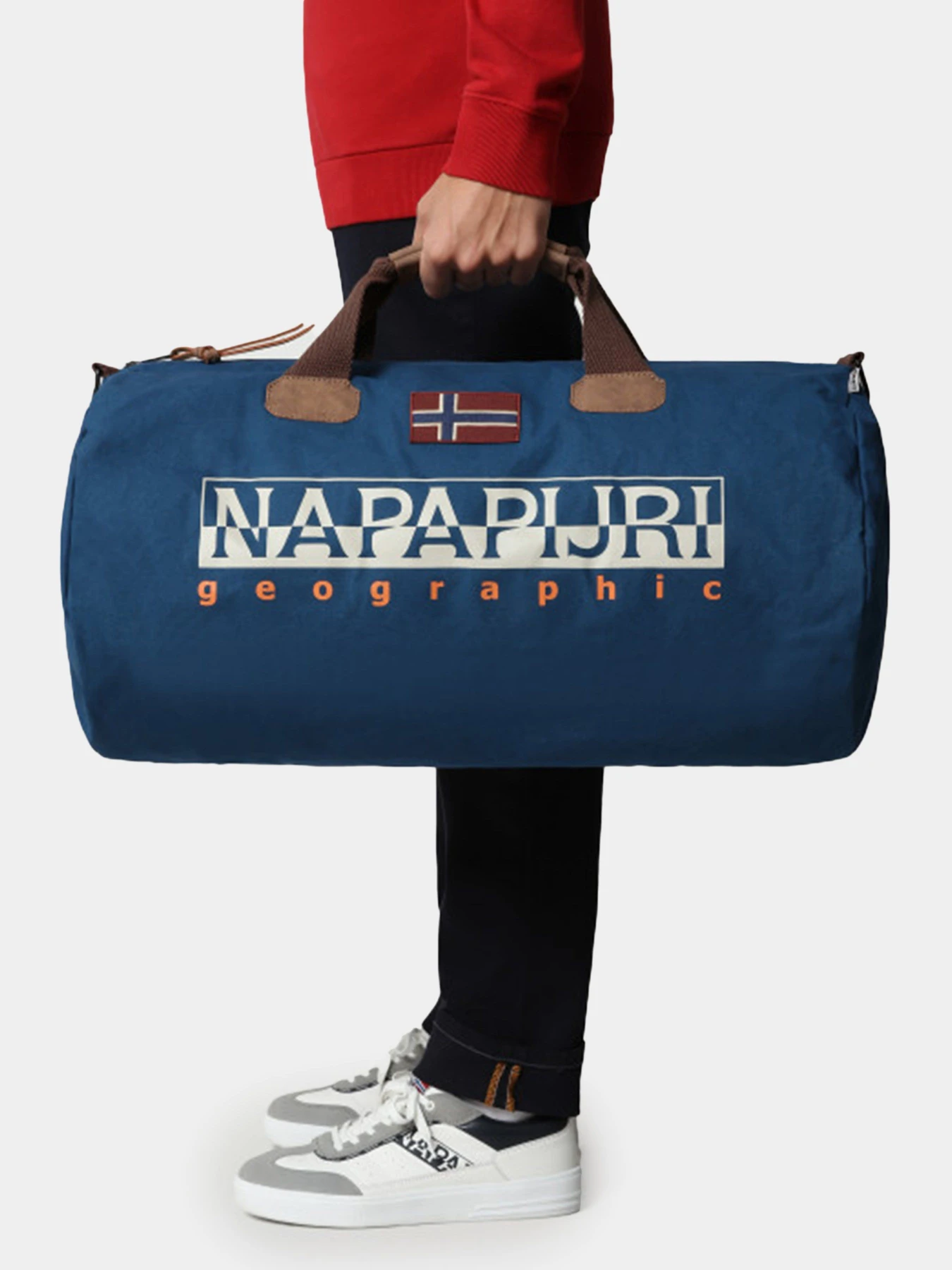 Сумки Napapijri Duffle bag Bering модель NP0A4EUCB2E1 Сумки Napapijri Duffle bag Bering модель NP0A4EUCB2E1 Фото