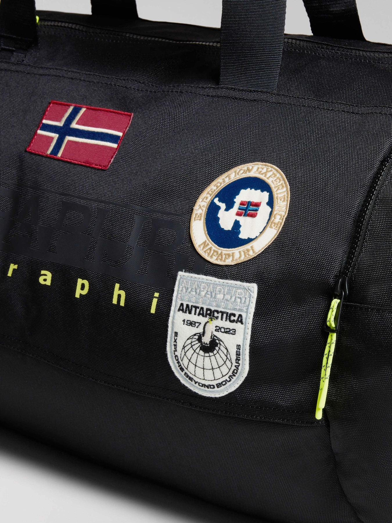 Сумки Napapijri Ohrid Duffle Bag модель NP0A4HBG0411 Сумки Napapijri Ohrid Duffle Bag модель NP0A4HBG0411 Фото