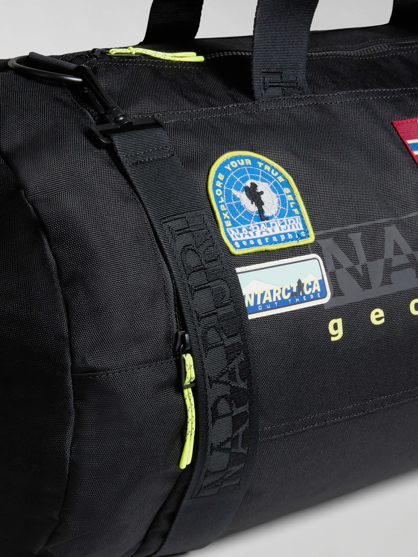 Сумки Napapijri Ohrid Duffle Bag модель NP0A4HBG0411 Сумки Napapijri Ohrid Duffle Bag модель NP0A4HBG0411 Фото