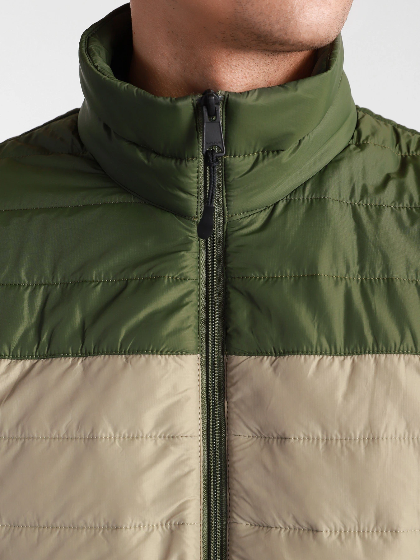 Куртки та дублянки Napapijri Puffer Acalmar модель NP0A4FHMG5L1 Куртки та дублянки Napapijri Puffer Acalmar модель NP0A4FHMG5L1 Фото