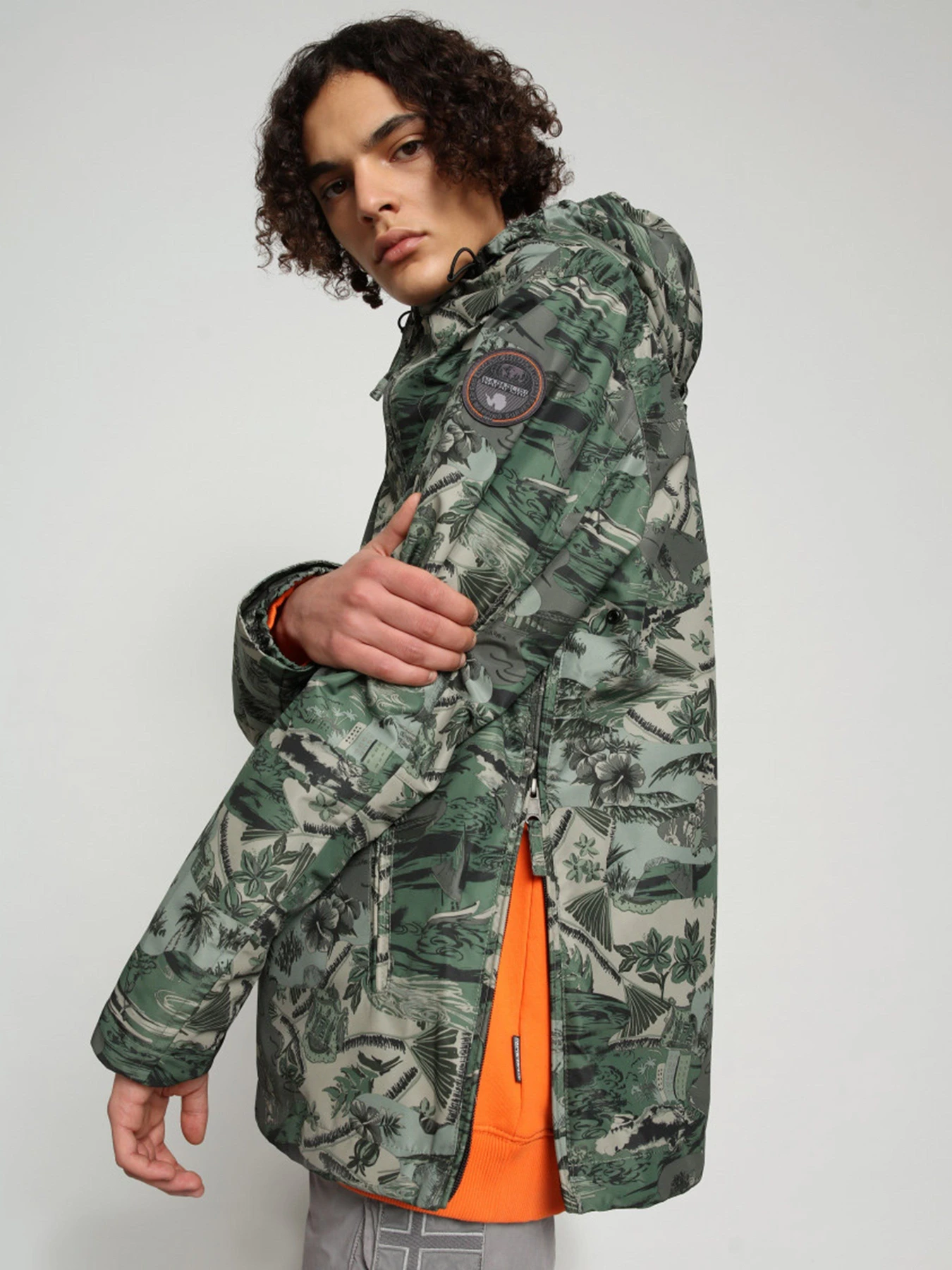 Куртки та дублянки Napapijri Rainforest Summer Print модель NP0A4FDLF3V1 Куртки та дублянки Napapijri Rainforest Summer Print модель NP0A4FDLF3V1 Фото