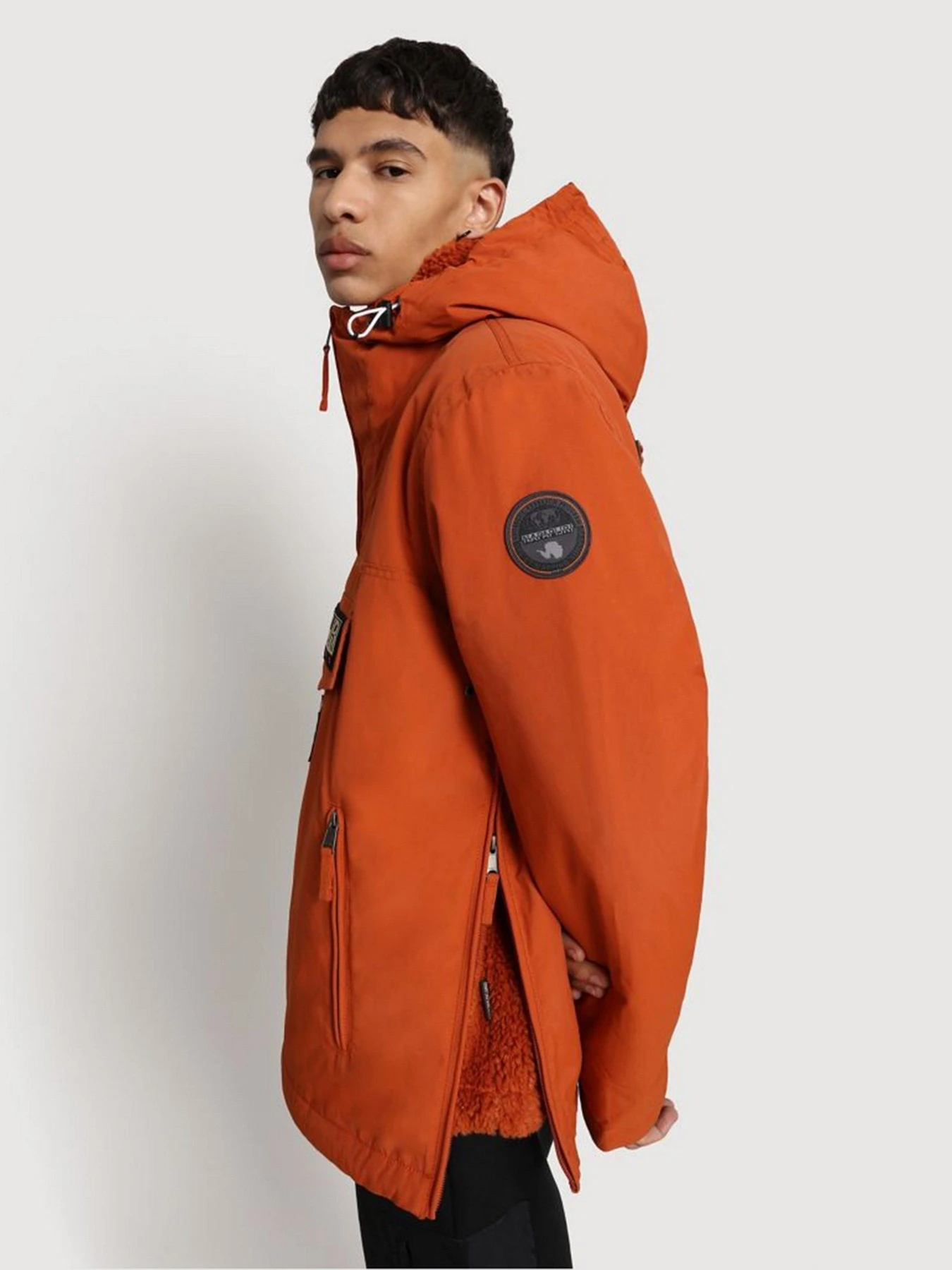 Куртки и дубленки Napapijri Rainforest Winter Pocket модель NP0A4EGYAB11 Куртки и дубленки Napapijri Rainforest Winter Pocket модель NP0A4EGYAB11 Фото