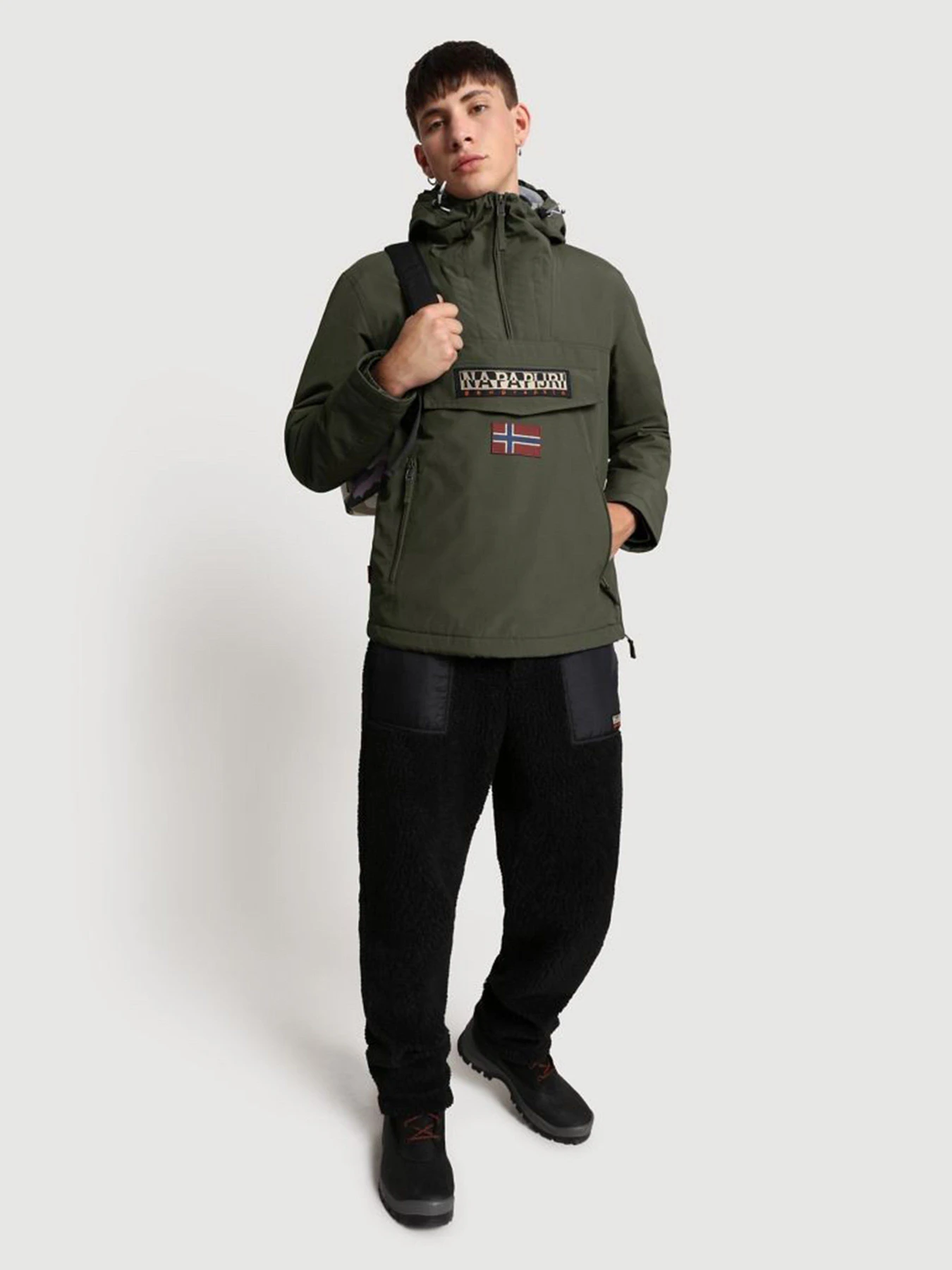 Куртки та дублянки Napapijri Rainforest Winter Pocket модель NP0A4EGYGE41 Куртки та дублянки Napapijri Rainforest Winter Pocket модель NP0A4EGYGE41 Фото
