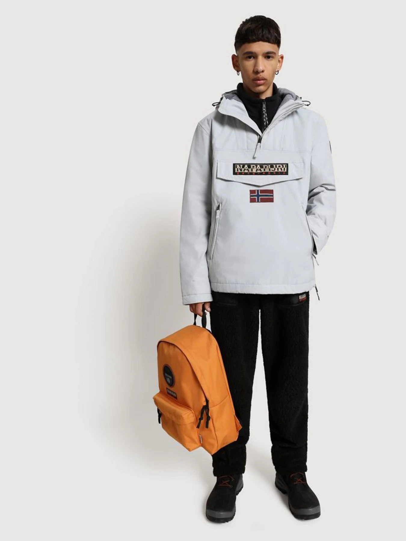 Куртки и дубленки Napapijri Rainforest Winter Pocket модель NP0A4EGYH751 Куртки и дубленки Napapijri Rainforest Winter Pocket модель NP0A4EGYH751 Фото
