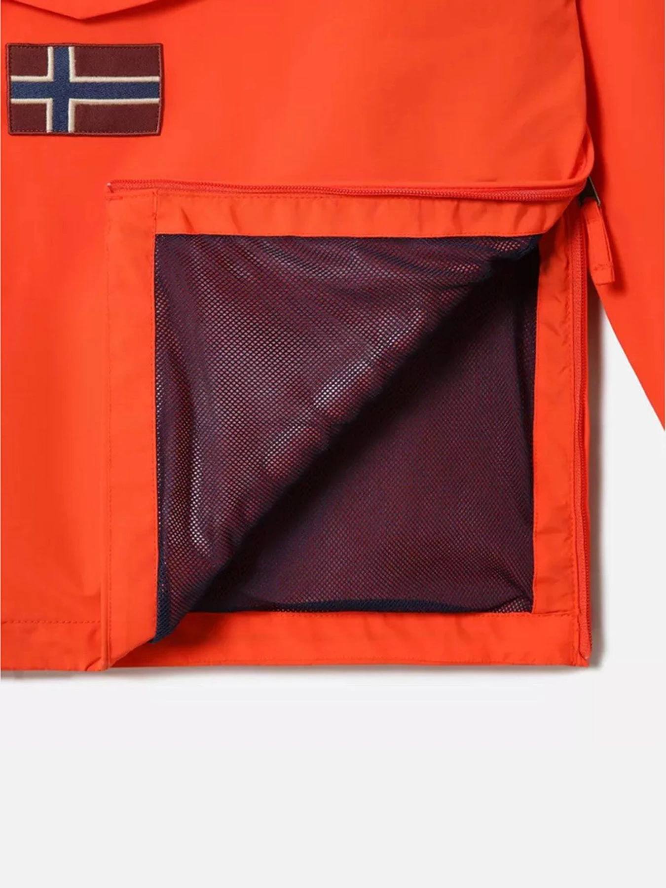 Куртки и дубленки Napapijri Rainforest Pocket Summer модель NP0A4G7CR1A1 Куртки и дубленки Napapijri Rainforest Pocket Summer модель NP0A4G7CR1A1 Фото
