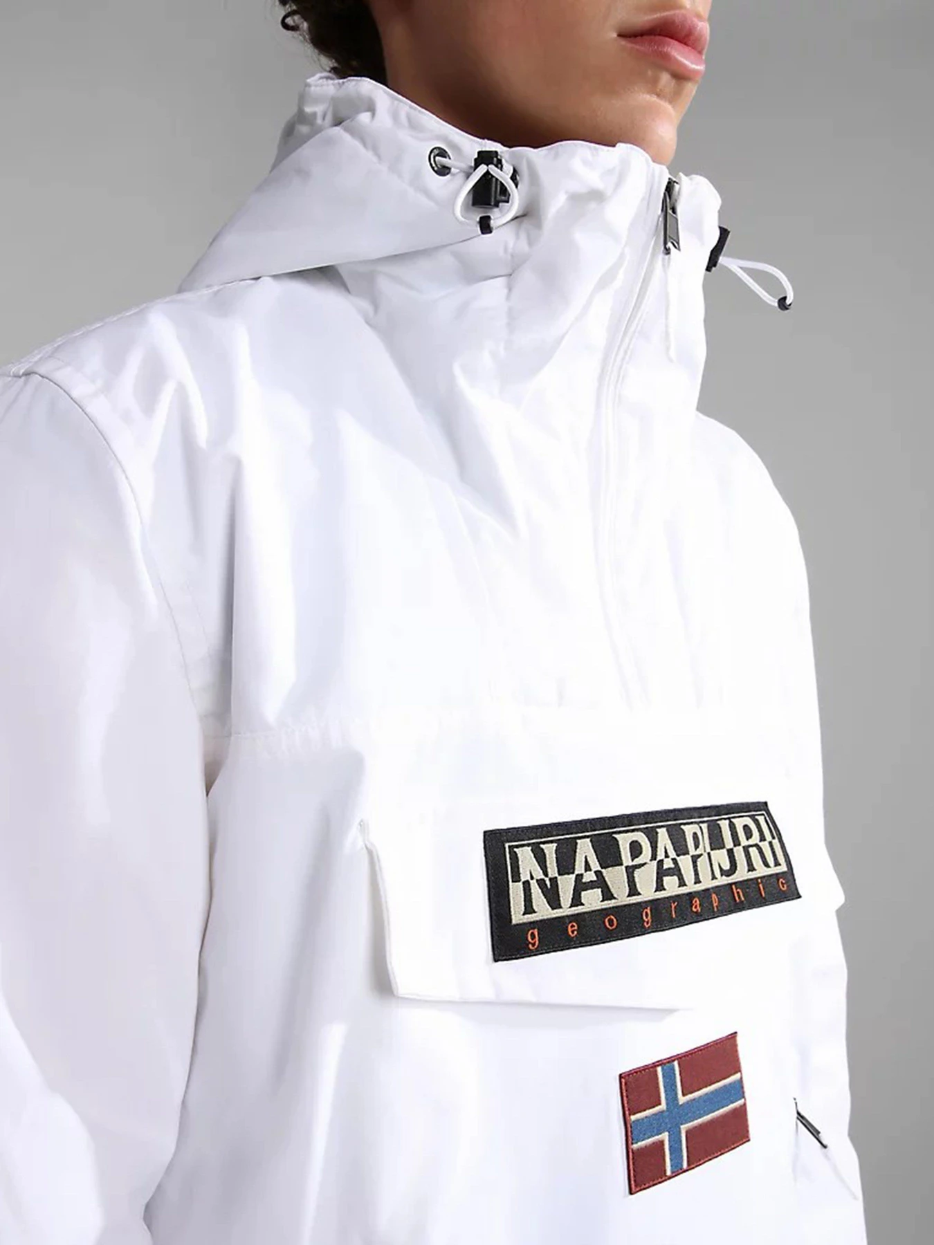 Куртки и дубленки Napapijri Rainforest Pocket 2 модель NP0A4GMD0021 Куртки и дубленки Napapijri Rainforest Pocket 2 модель NP0A4GMD0021 Фото