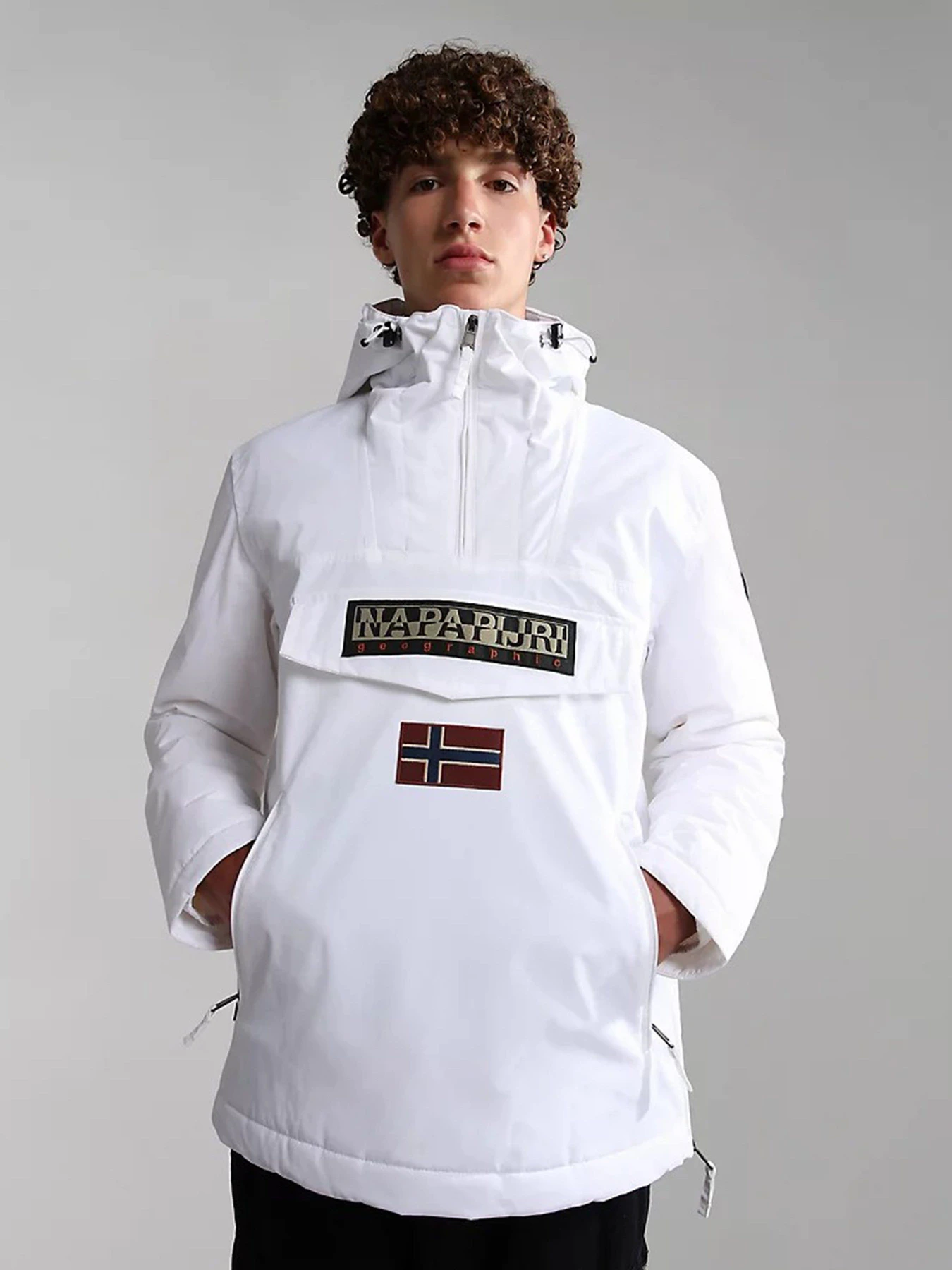 Куртки и дубленки Napapijri Rainforest Pocket 2 модель NP0A4GMD0021 Куртки и дубленки Napapijri Rainforest Pocket 2 модель NP0A4GMD0021 Фото