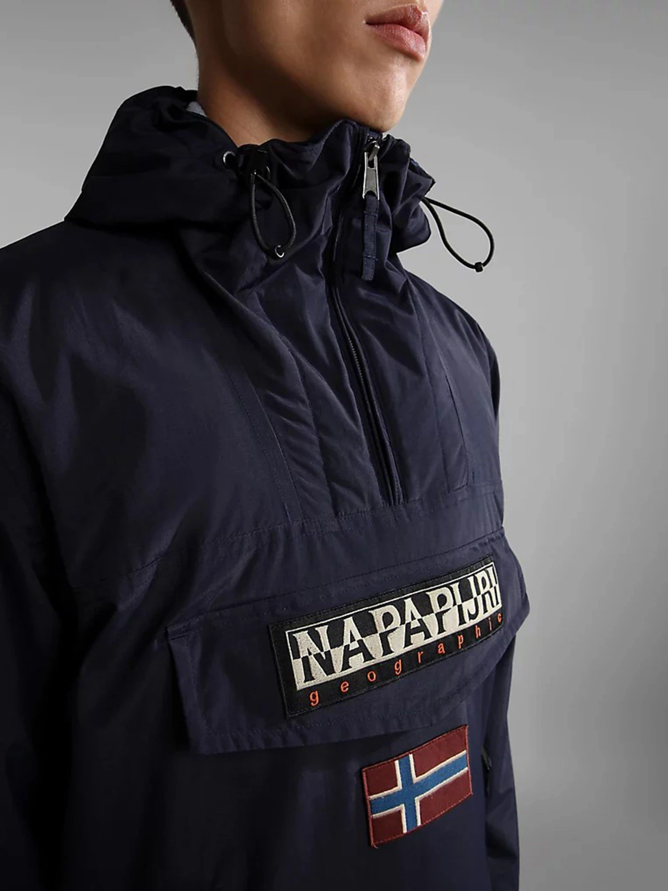 Куртки и дубленки Napapijri Rainforest Pocket 2 модель NP0A4GMD1761 Куртки и дубленки Napapijri Rainforest Pocket 2 модель NP0A4GMD1761 Фото