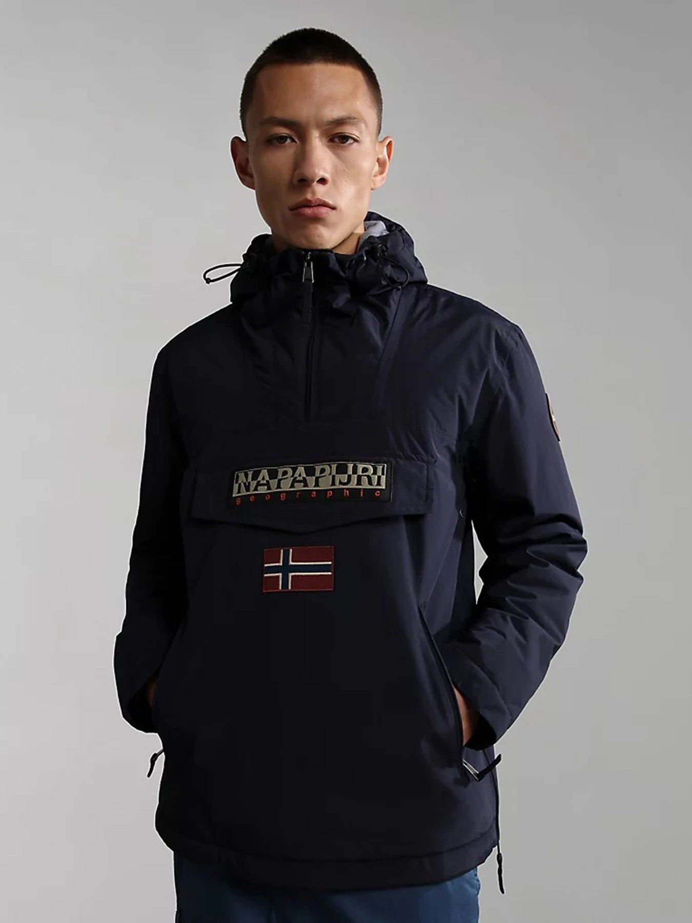 Куртки и дубленки Napapijri Rainforest Pocket 2 модель NP0A4GMD1761 Куртки и дубленки Napapijri Rainforest Pocket 2 модель NP0A4GMD1761 Фото