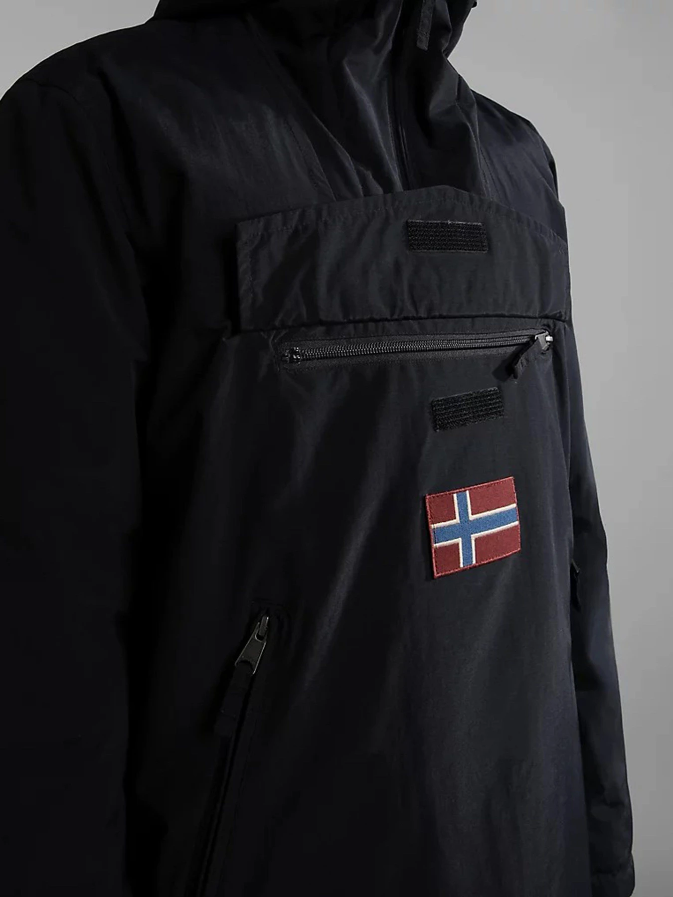 Куртки и дубленки Napapijri Rainforest Pocket 2 модель NP0A4GMD0411 Куртки и дубленки Napapijri Rainforest Pocket 2 модель NP0A4GMD0411 Фото