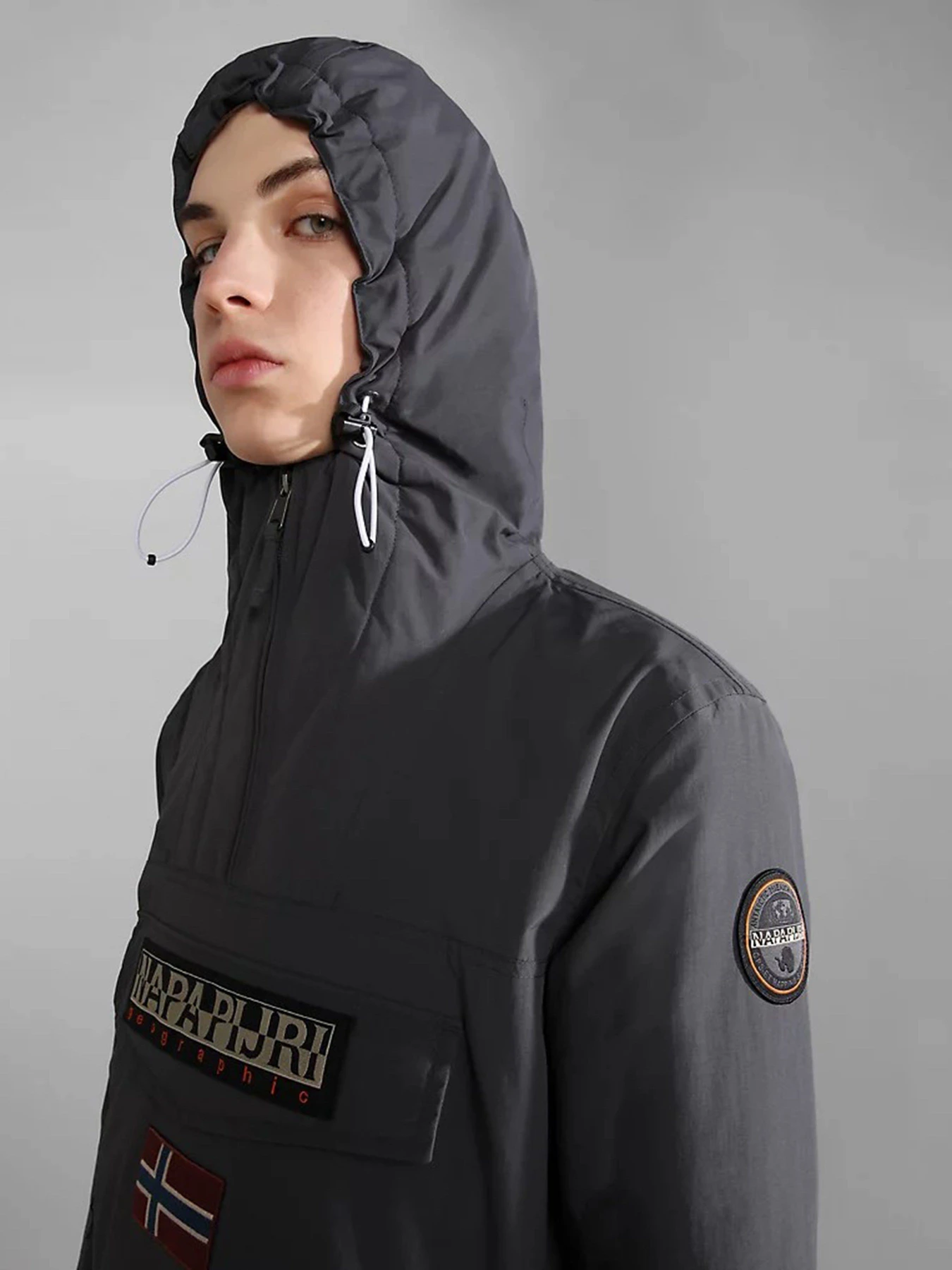 Куртки та дублянки Napapijri RAINFOREST POCKET модель NP0A4GMDH981 Куртки та дублянки Napapijri RAINFOREST POCKET модель NP0A4GMDH981 Фото