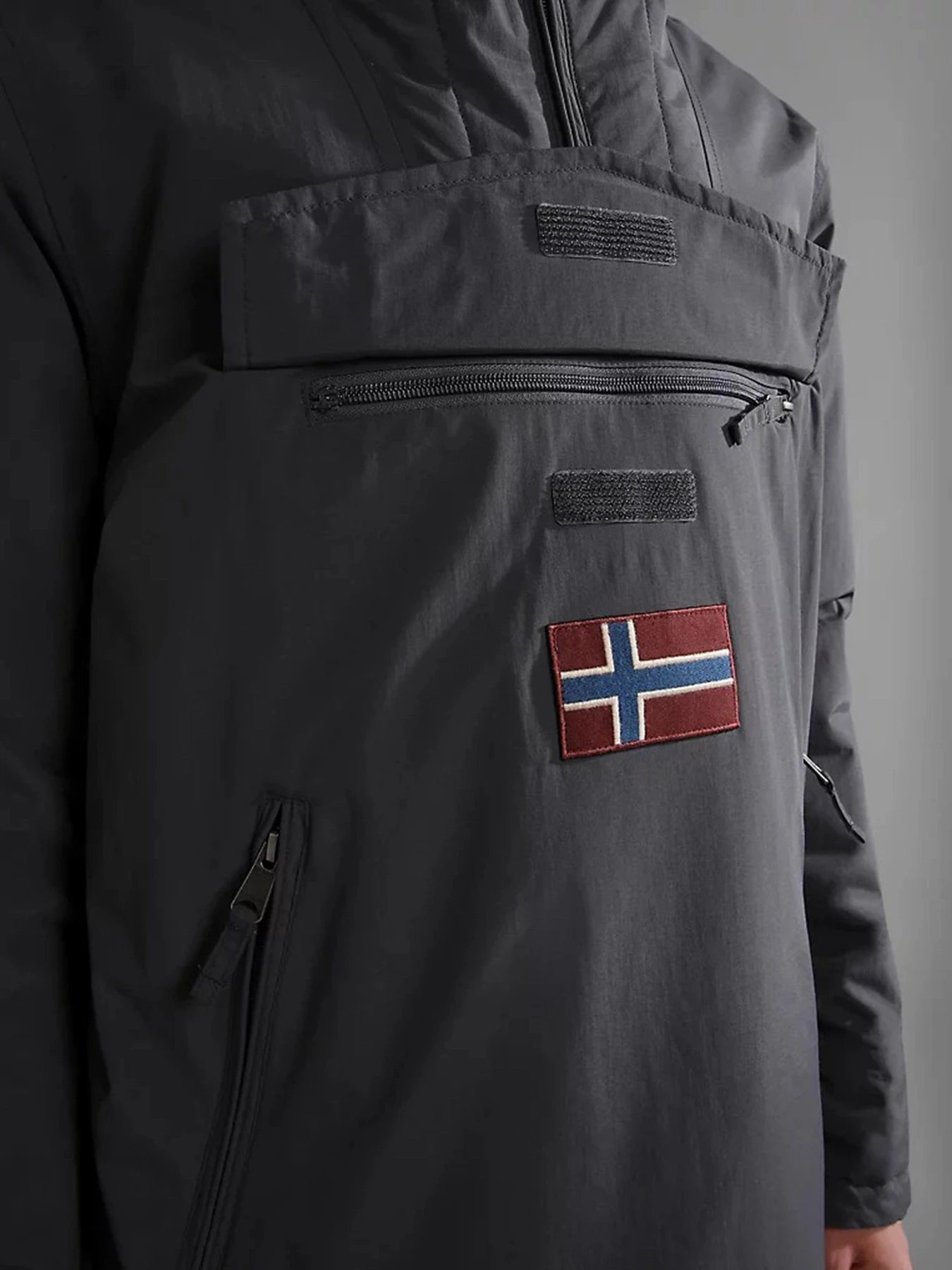 Куртки та дублянки Napapijri RAINFOREST POCKET модель NP0A4GMDH981 Куртки та дублянки Napapijri RAINFOREST POCKET модель NP0A4GMDH981 Фото