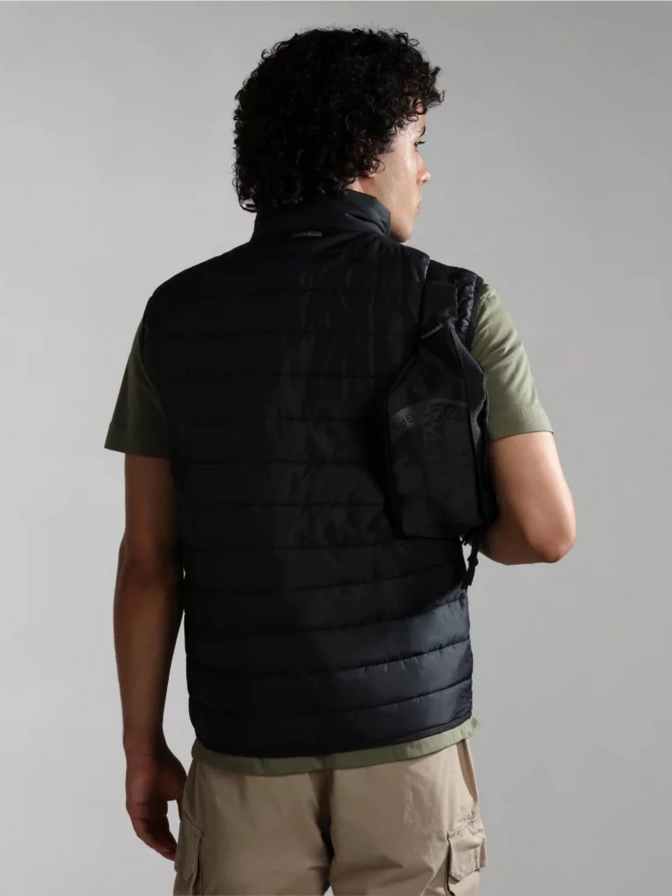 Куртки и дубленки Napapijri Vest 6 модель NP0A4H8G0411 Фото