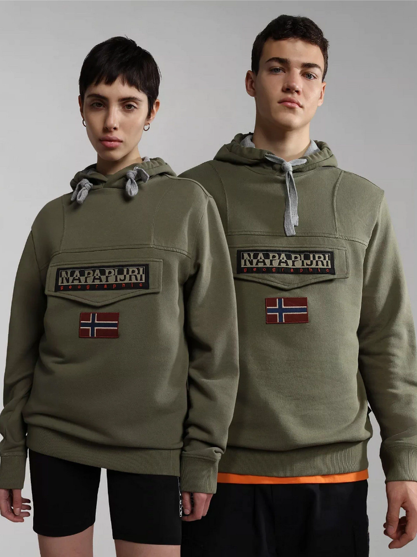 Худи и свитшоты Napapijri BURGEE SUM 4 модель NP0A4GBGGAE1 Худи и свитшоты Napapijri BURGEE SUM 4 модель NP0A4GBGGAE1 Фото
