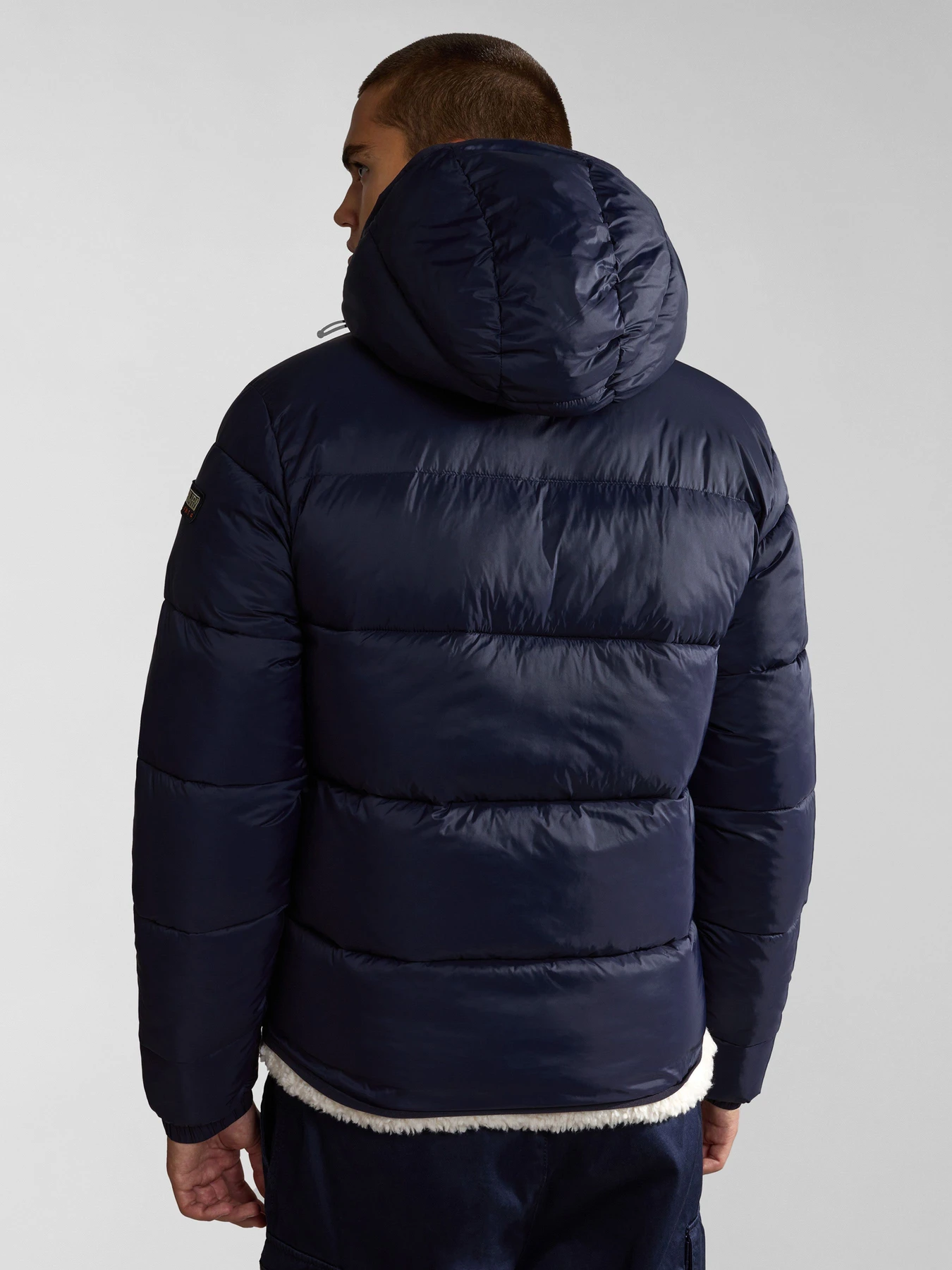 Куртки та дублянки Napapijri Suomi Hood Puffer модель NP0A4GJE1761 Куртки та дублянки Napapijri Suomi Hood Puffer модель NP0A4GJE1761 Фото