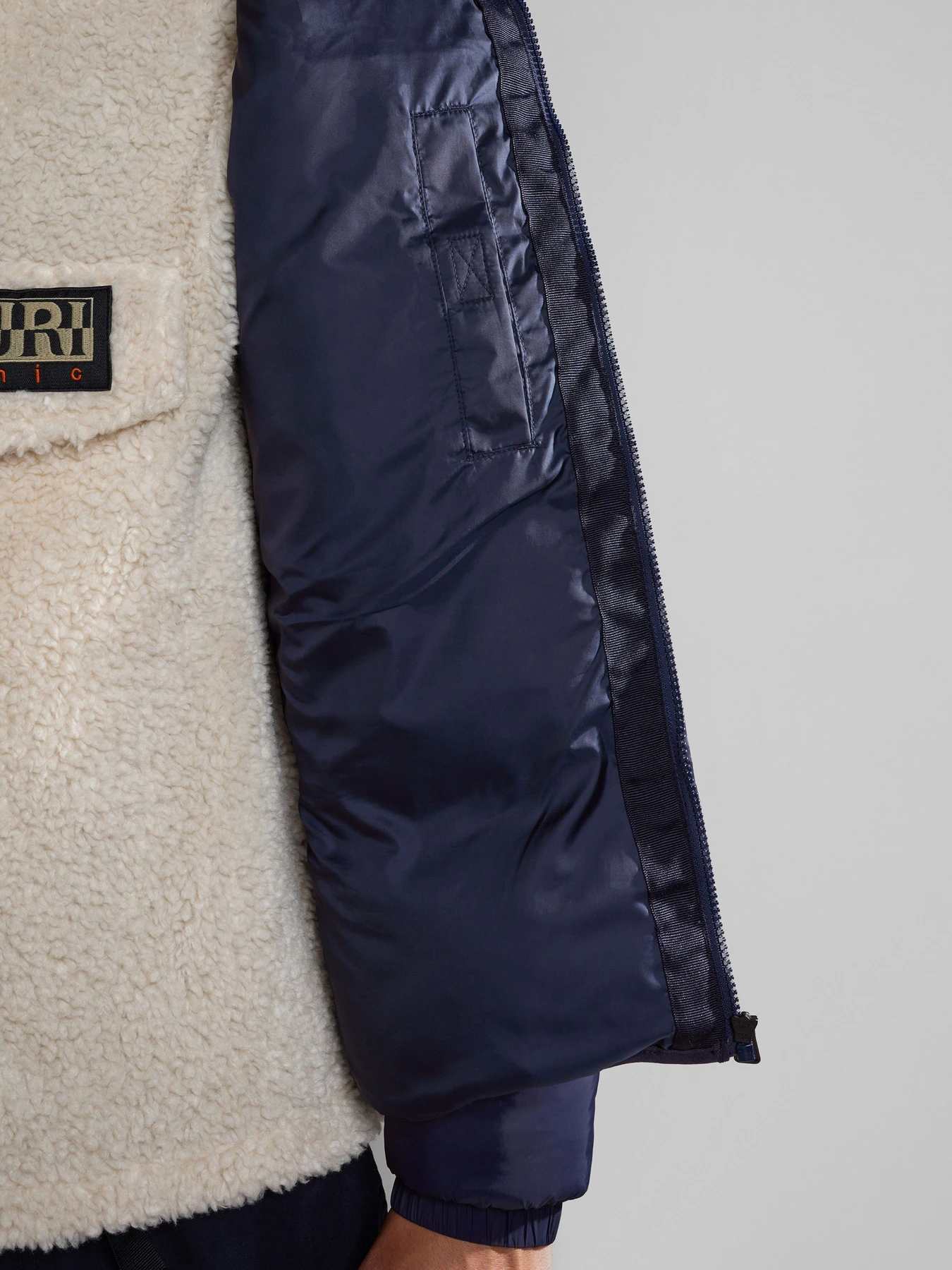 Куртки та дублянки Napapijri Suomi Hood Puffer модель NP0A4GJE1761 Куртки та дублянки Napapijri Suomi Hood Puffer модель NP0A4GJE1761 Фото