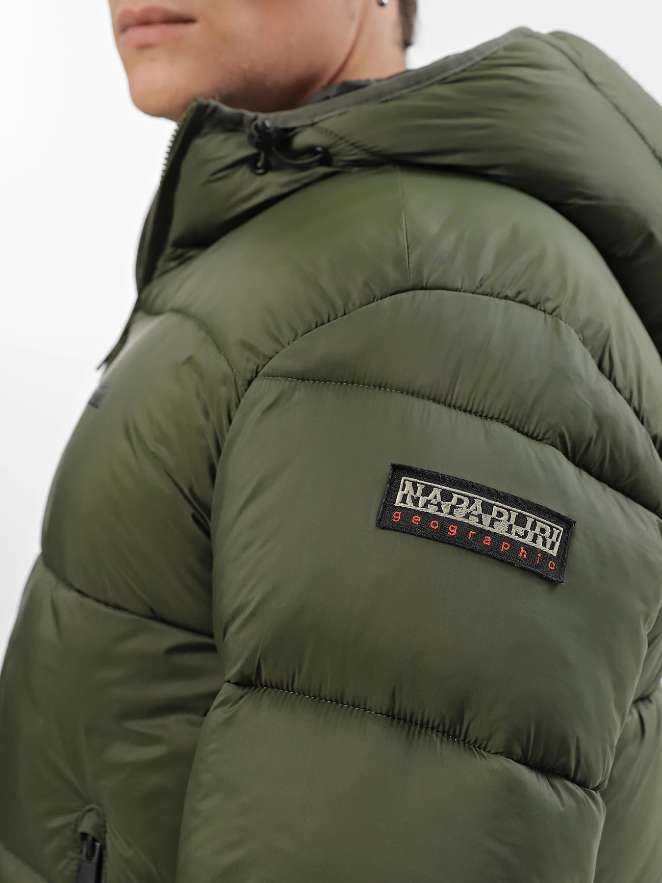 Куртки та дублянки Napapijri Suomi Hood Puffer модель NP0A4GJEGE41 Куртки та дублянки Napapijri Suomi Hood Puffer модель NP0A4GJEGE41 Фото