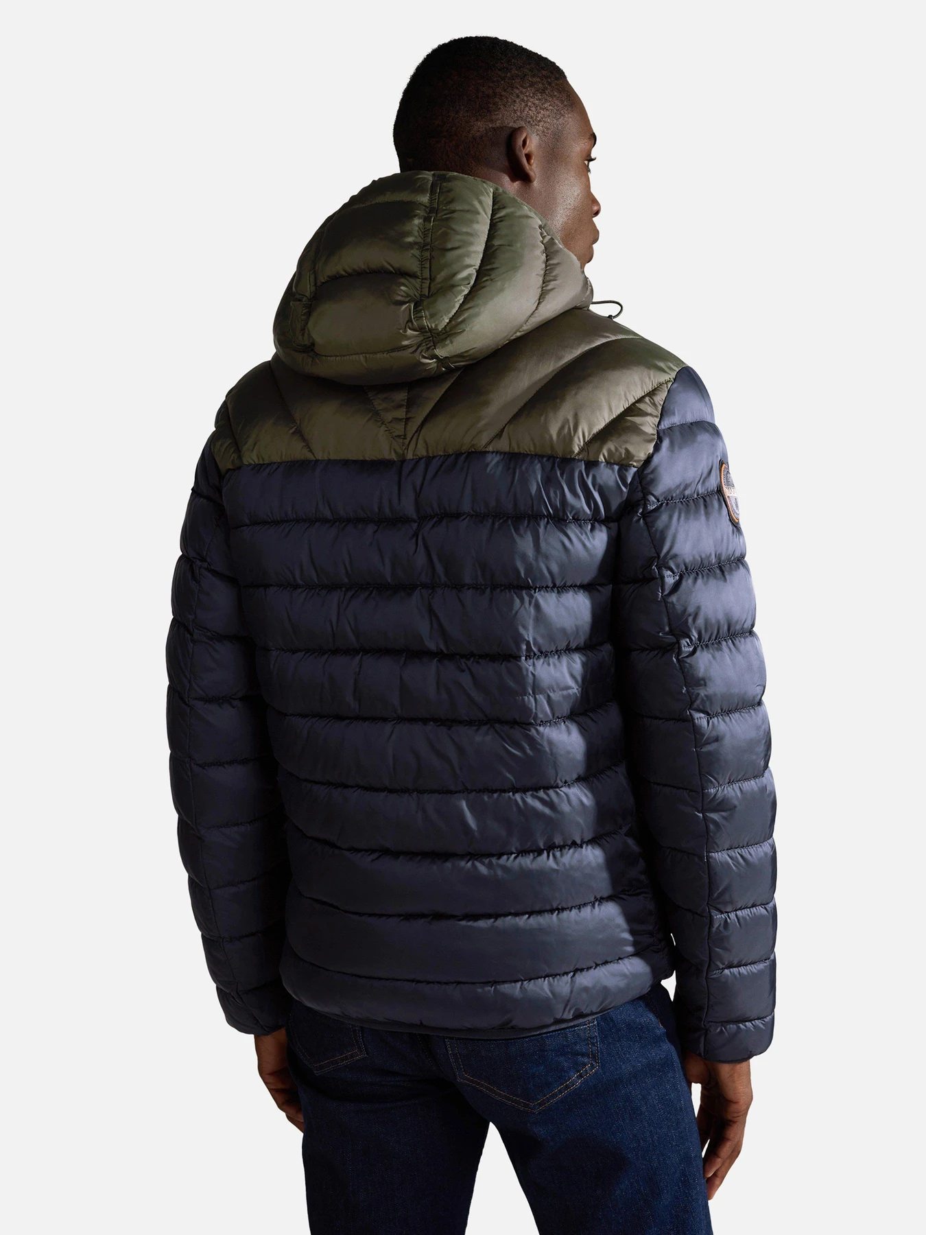 Куртки и дубленки Napapijri Aerons Hood Colour-block Puffer модель NP0A4GJLMB11 Куртки и дубленки Napapijri Aerons Hood Colour-block Puffer модель NP0A4GJLMB11 Фото