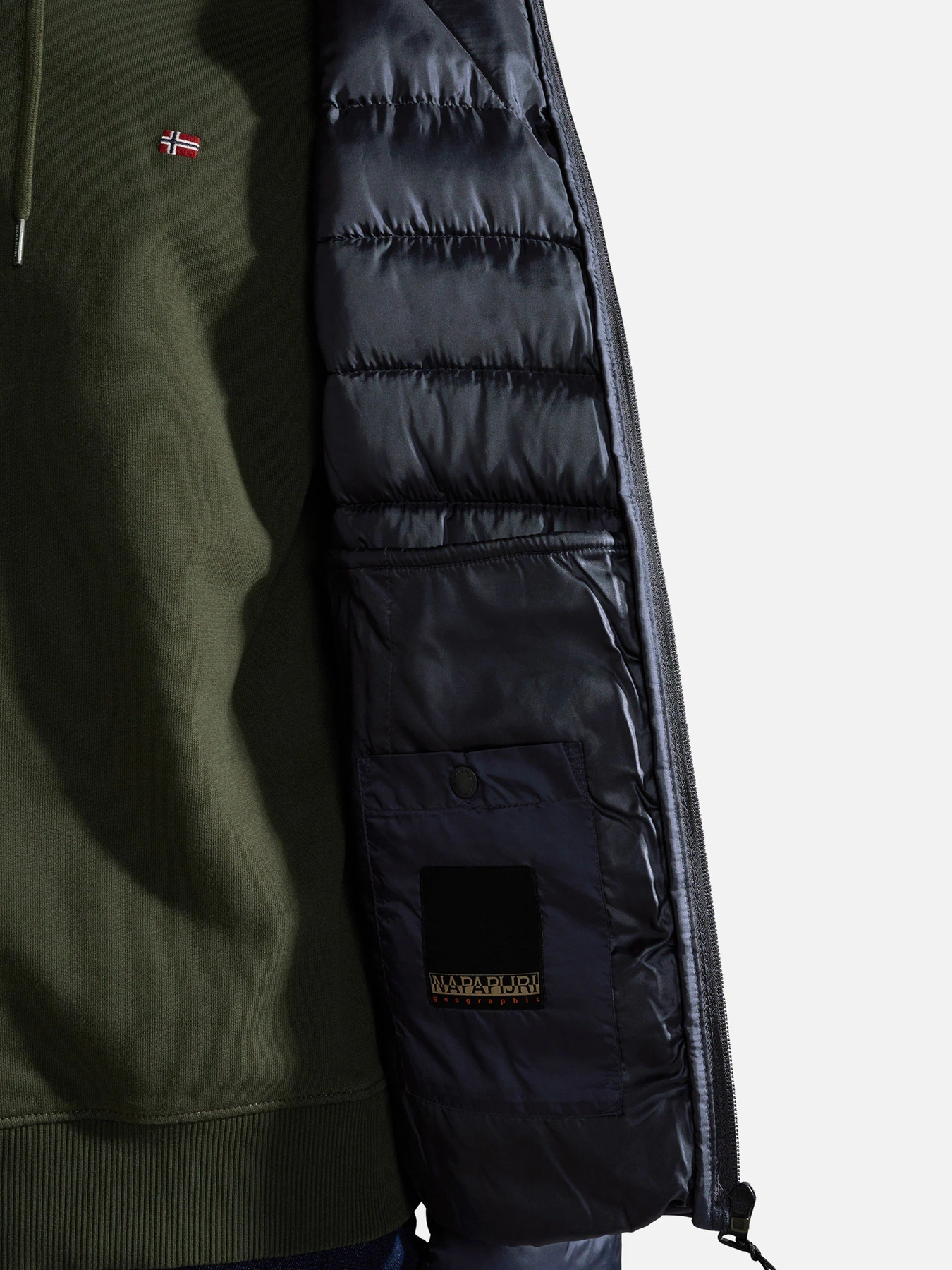 Куртки и дубленки Napapijri Aerons Hood Colour-block Puffer модель NP0A4GJLMB11 Куртки и дубленки Napapijri Aerons Hood Colour-block Puffer модель NP0A4GJLMB11 Фото