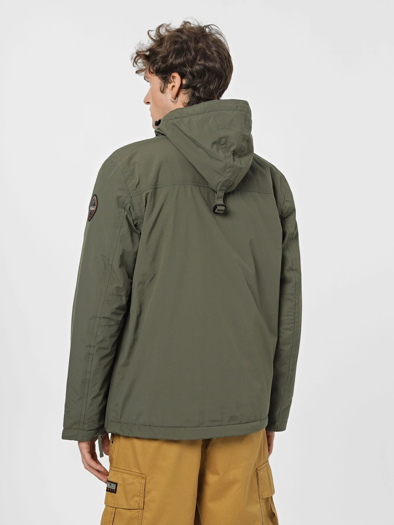 Куртки и дубленки Napapijri Rainforest Pocket Winter Anorak модель NP0A4GMDGE41 Куртки и дубленки Napapijri Rainforest Pocket Winter Anorak модель NP0A4GMDGE41 Фото