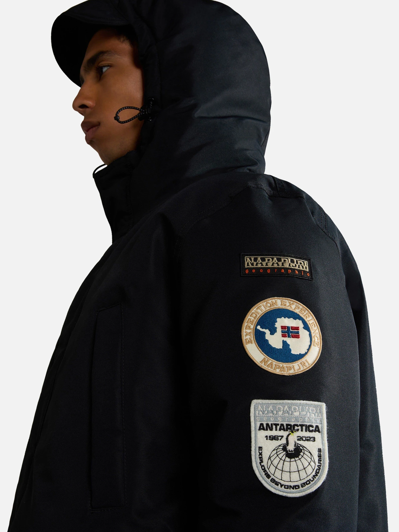 Куртки и дубленки Napapijri Antarctic модель NP0A4HEF0411 Куртки и дубленки Napapijri Antarctic модель NP0A4HEF0411 Фото