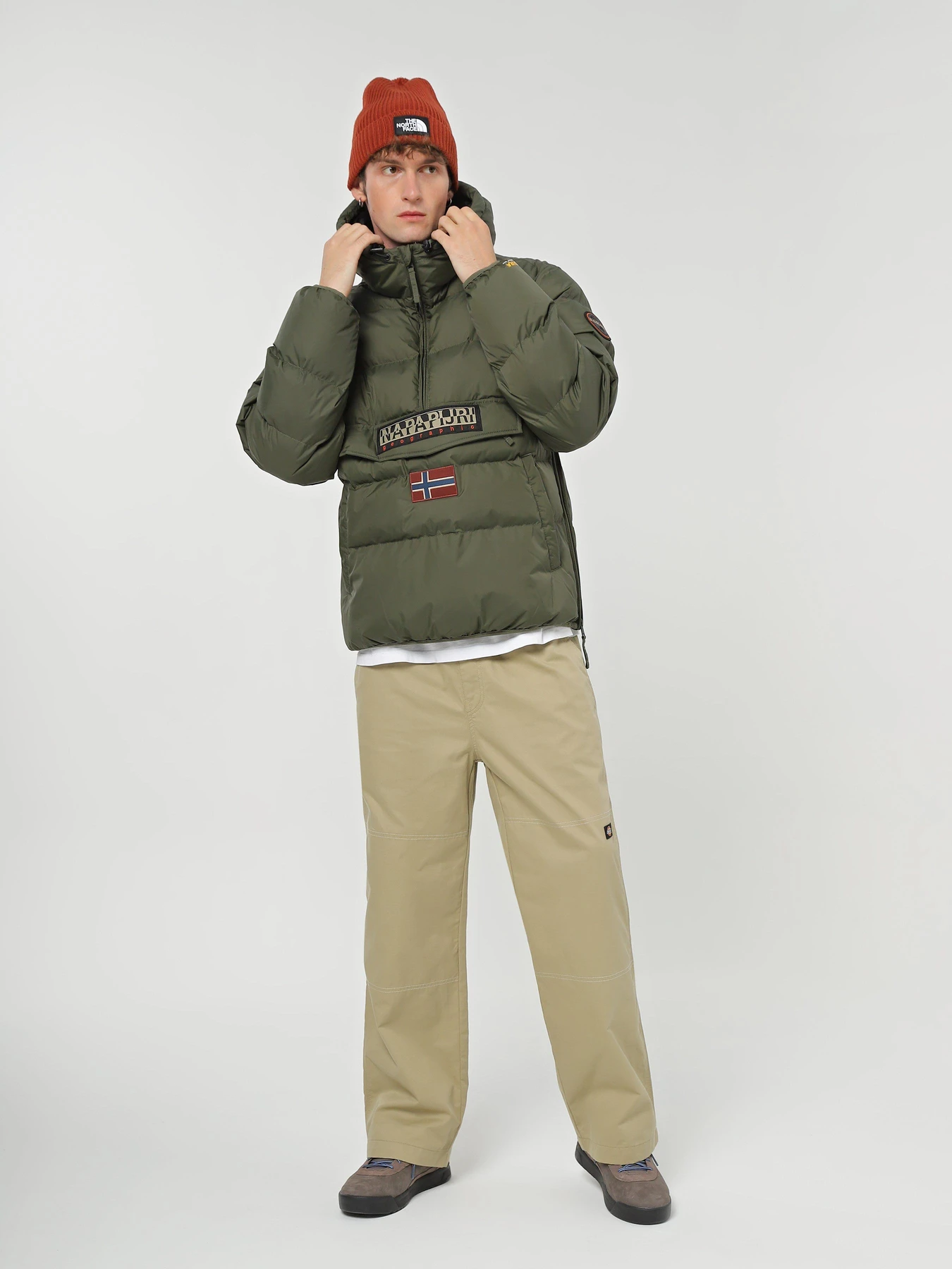Куртки и дубленки Napapijri Rainforest Puffer Anorak модель NP0A4HMAGE41 Куртки и дубленки Napapijri Rainforest Puffer Anorak модель NP0A4HMAGE41 Фото