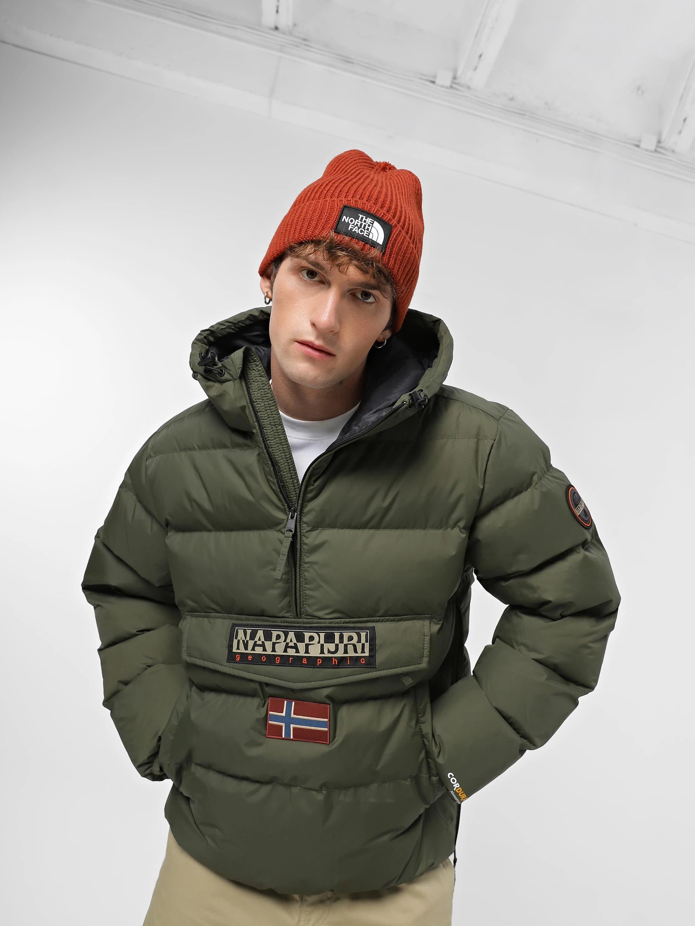 Куртки и дубленки Napapijri Rainforest Puffer Anorak модель NP0A4HMAGE41 Куртки и дубленки Napapijri Rainforest Puffer Anorak модель NP0A4HMAGE41 Фото