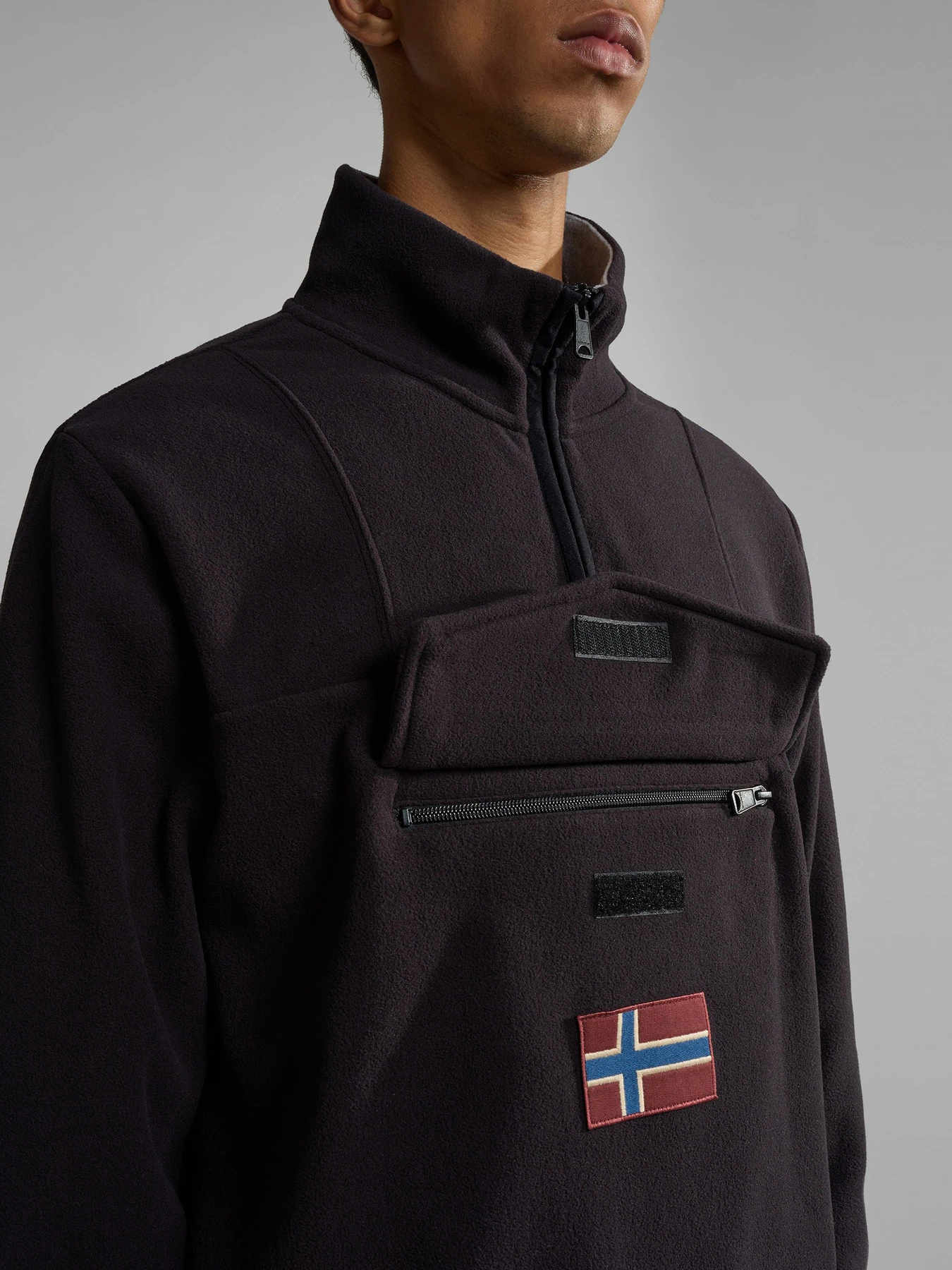 Худи и свитшоты Napapijri Burgee Half-Zip Fleece модель NP0A4HMZ0411 Худи и свитшоты Napapijri Burgee Half-Zip Fleece модель NP0A4HMZ0411 Фото