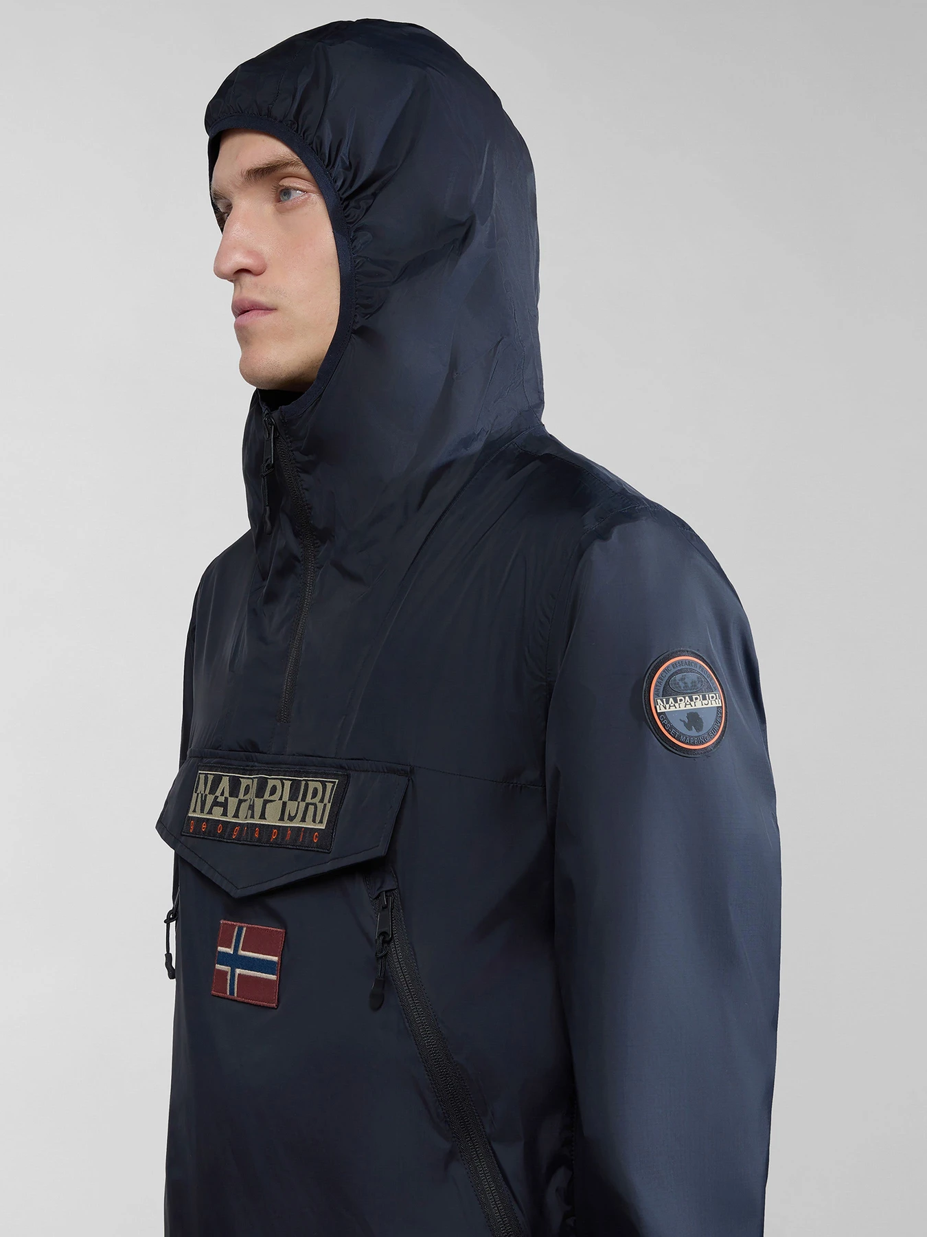 Куртки и дубленки Napapijri Quarter Zip Fleece модель NP0A4HX60411 Куртки и дубленки Napapijri Quarter Zip Fleece модель NP0A4HX60411 Фото