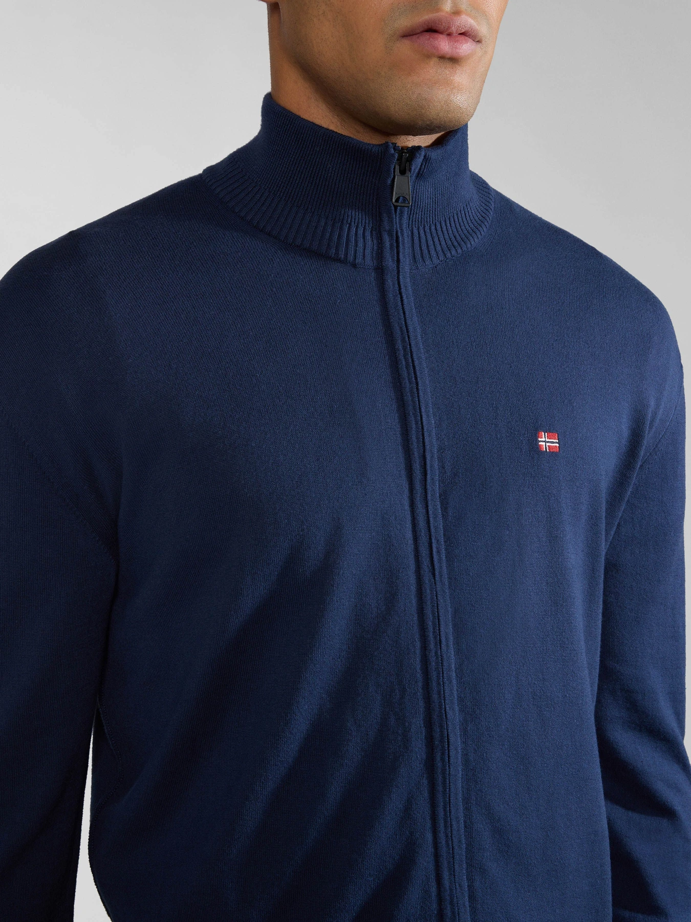 Худи и свитшоты Napapijri Decatur Full-Zip модель NP0A4HUV1761 Худи и свитшоты Napapijri Decatur Full-Zip модель NP0A4HUV1761 Фото