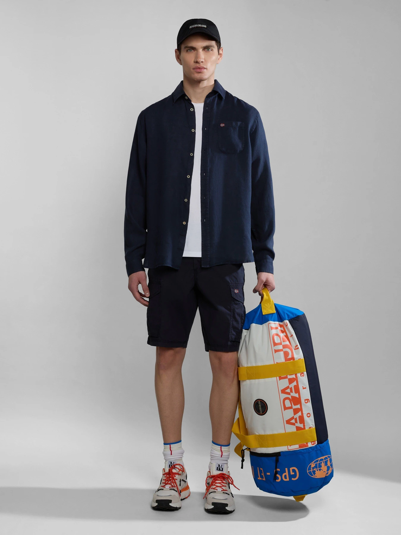 Рубашки Napapijri Linen модель NP0A4HQ21761 Рубашки Napapijri Linen модель NP0A4HQ21761 Фото