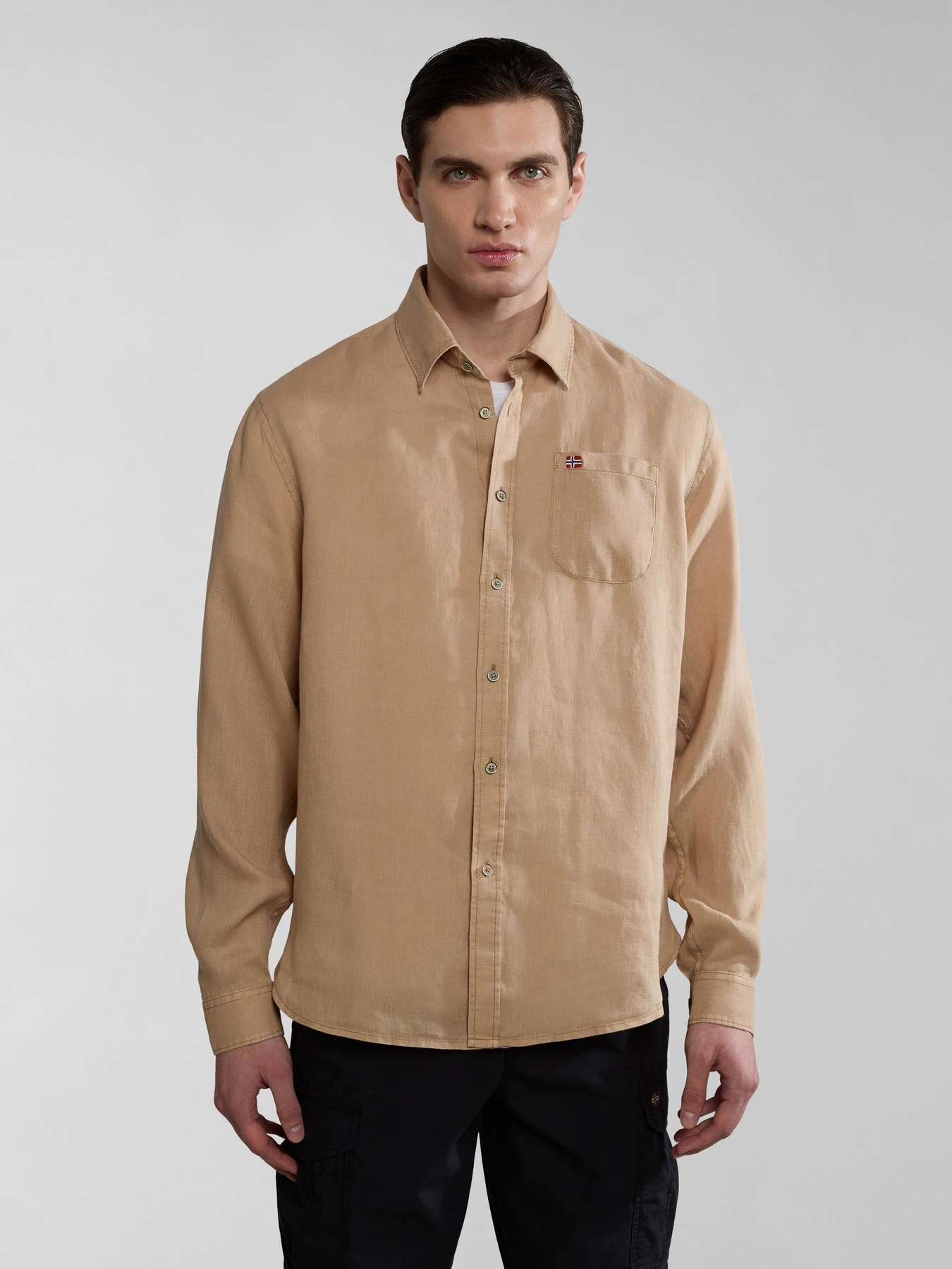Сорочки Napapijri Linen модель NP0A4HQ2N1E1 Сорочки Napapijri Linen модель NP0A4HQ2N1E1 Фото