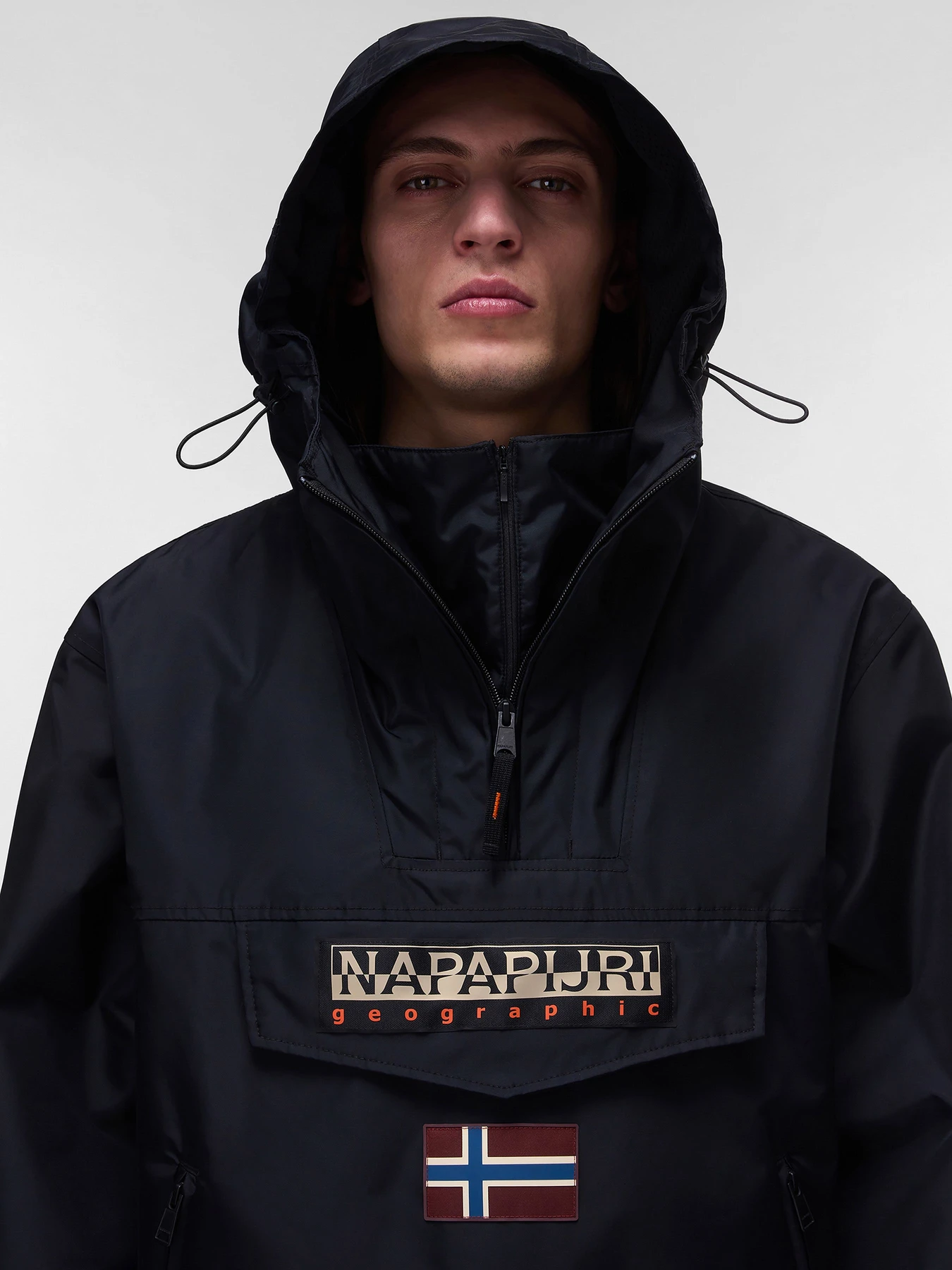Куртки и дубленки Napapijri Rainforest Next Summer модель NP0A4ILW9411 Куртки и дубленки Napapijri Rainforest Next Summer модель NP0A4ILW9411 Фото