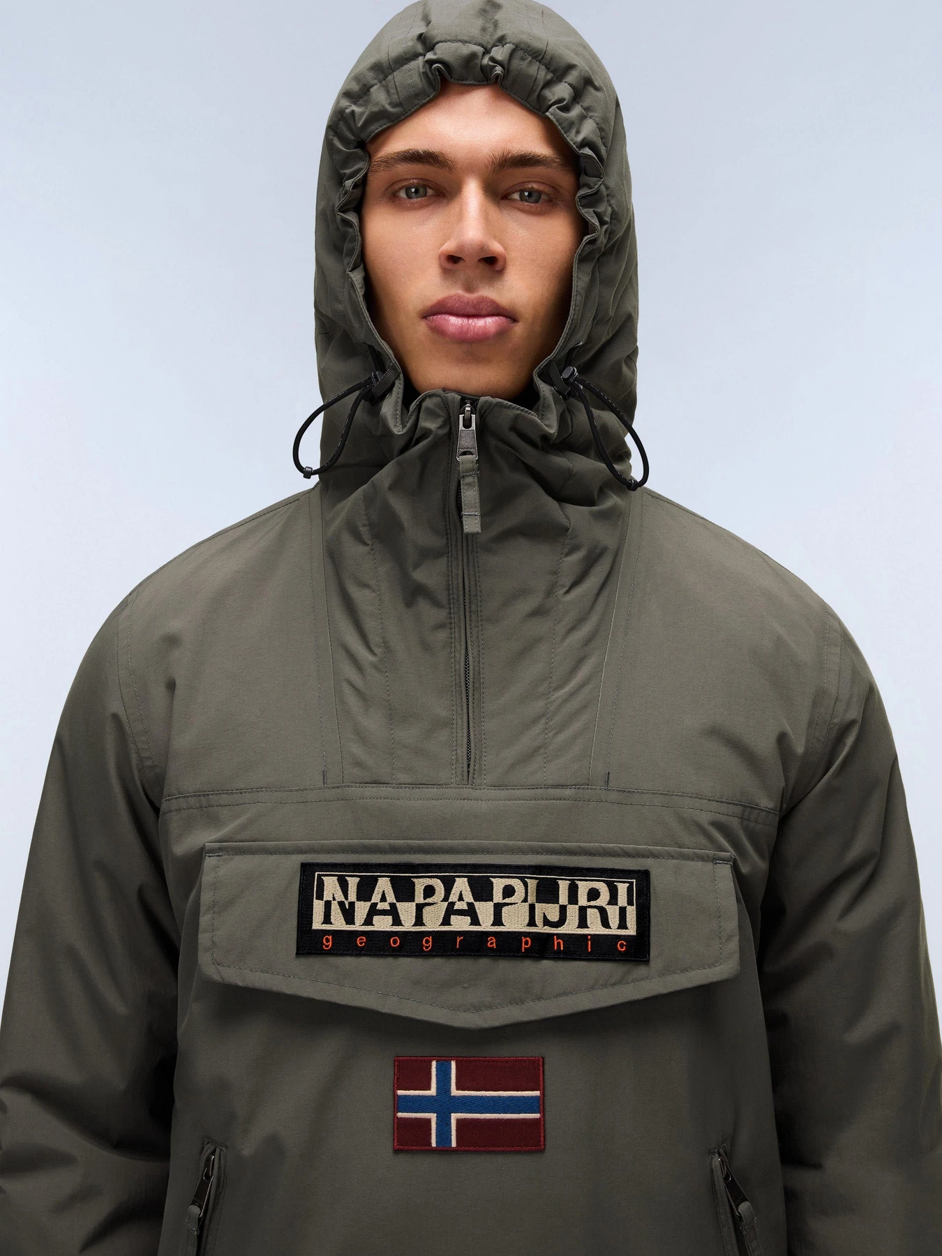 Куртки та дублянки Napapijri RAINFOREST POCKET модель NP0A4GMDG0A1 Куртки та дублянки Napapijri RAINFOREST POCKET модель NP0A4GMDG0A1 Фото