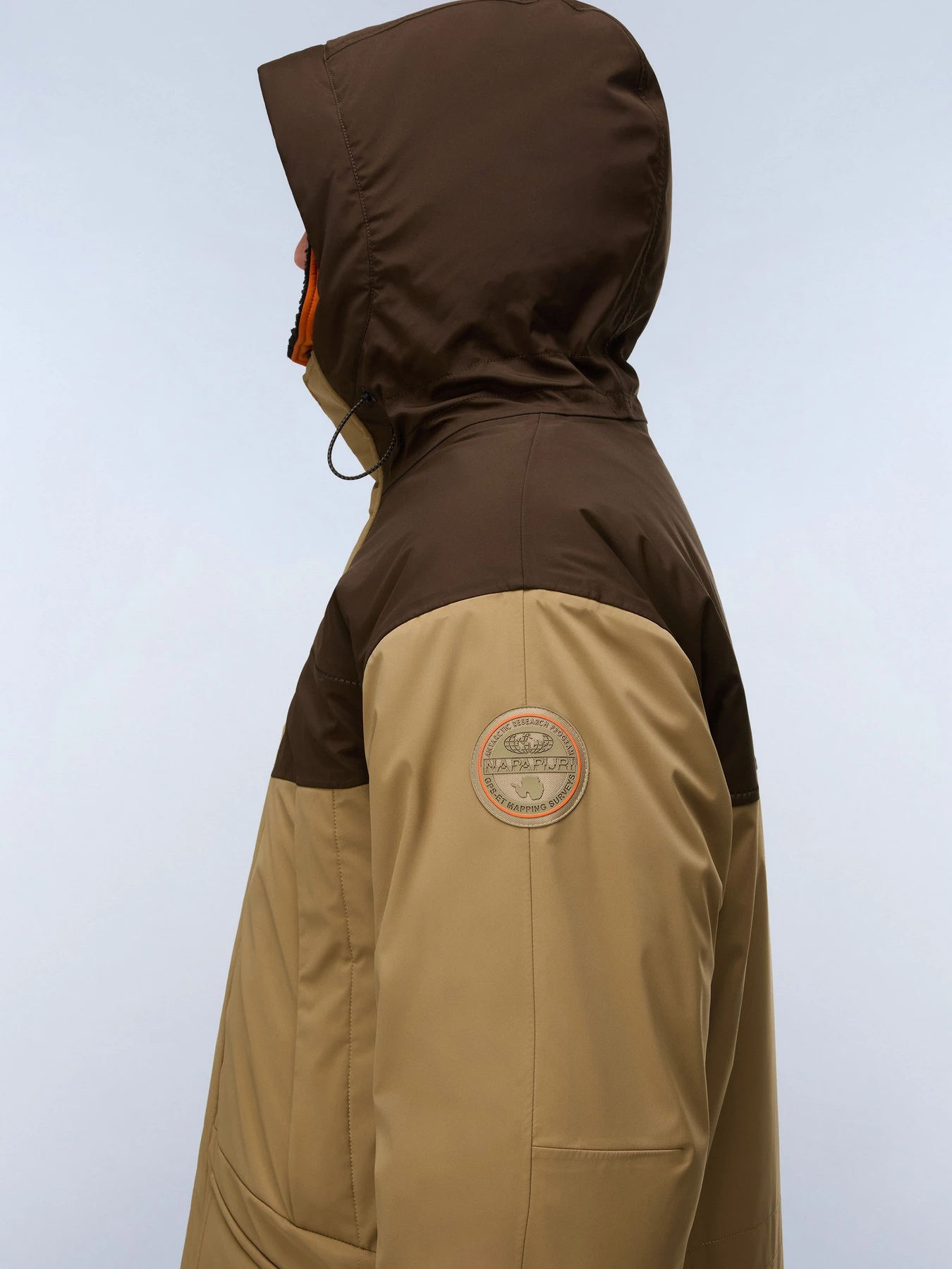 Куртки и дубленки Napapijri SERIE 20-22 PARKA PETRIFIEDOAK модель NP0A8ANNN7C1 Куртки и дубленки Napapijri SERIE 20-22 PARKA PETRIFIEDOAK модель NP0A8ANNN7C1 Фото