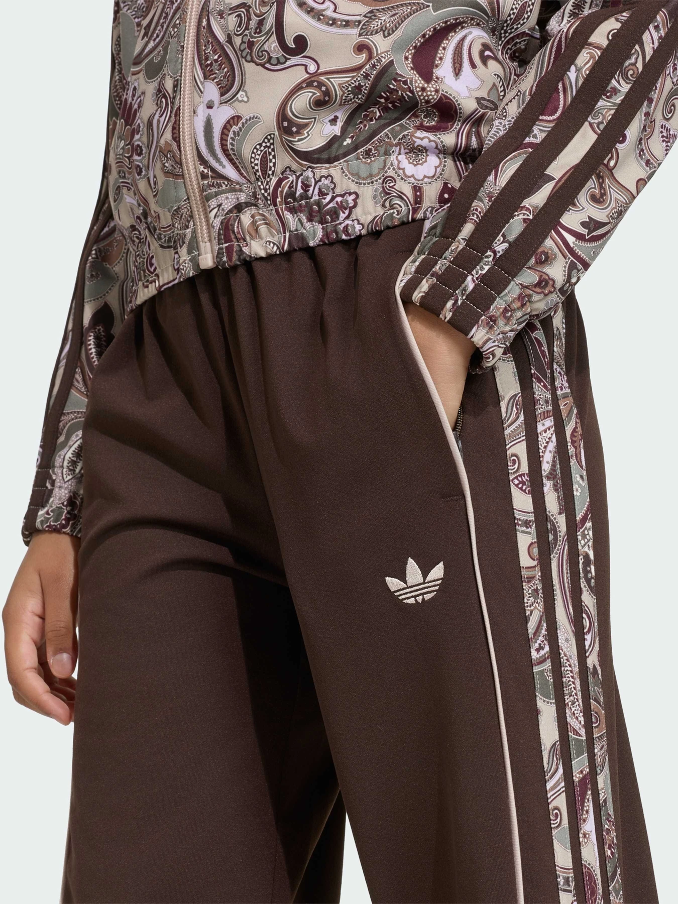 Костюми Adidas Graphics модель KR9206 Костюми Adidas Graphics модель KR9206 Фото