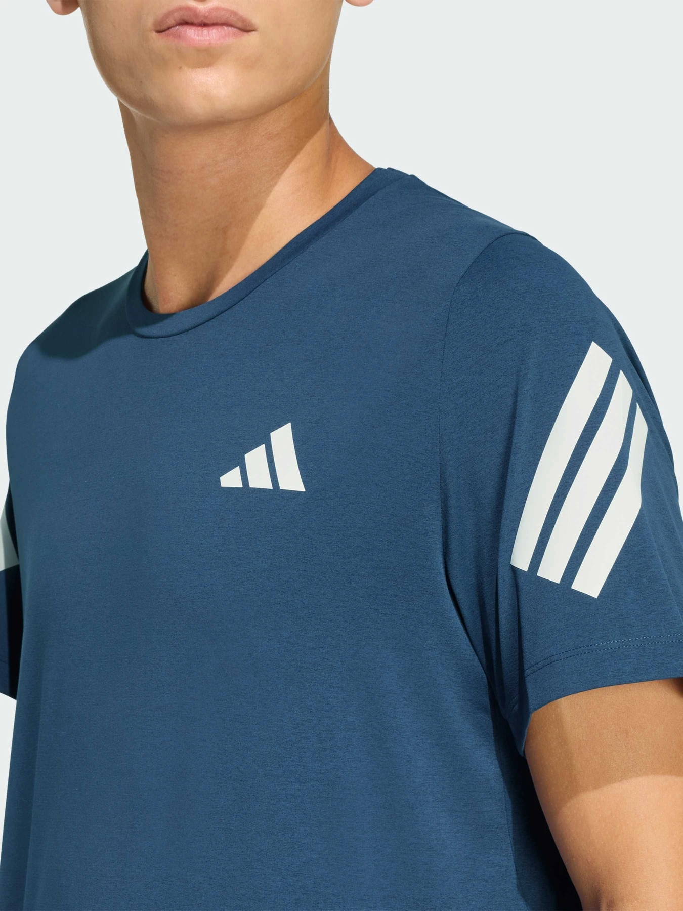 Футболки и поло Adidas модель JZ7692 Футболки и поло Adidas модель JZ7692 Фото