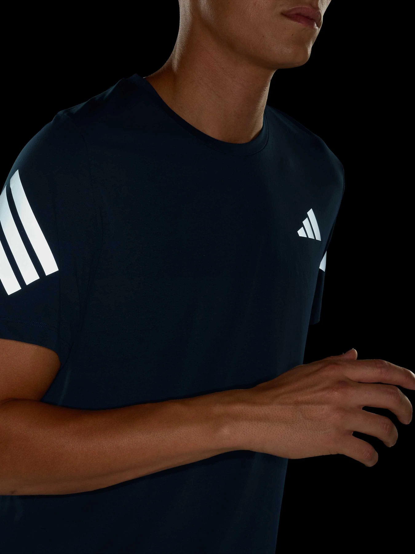 Футболки и поло Adidas модель JZ7692 Футболки и поло Adidas модель JZ7692 Фото