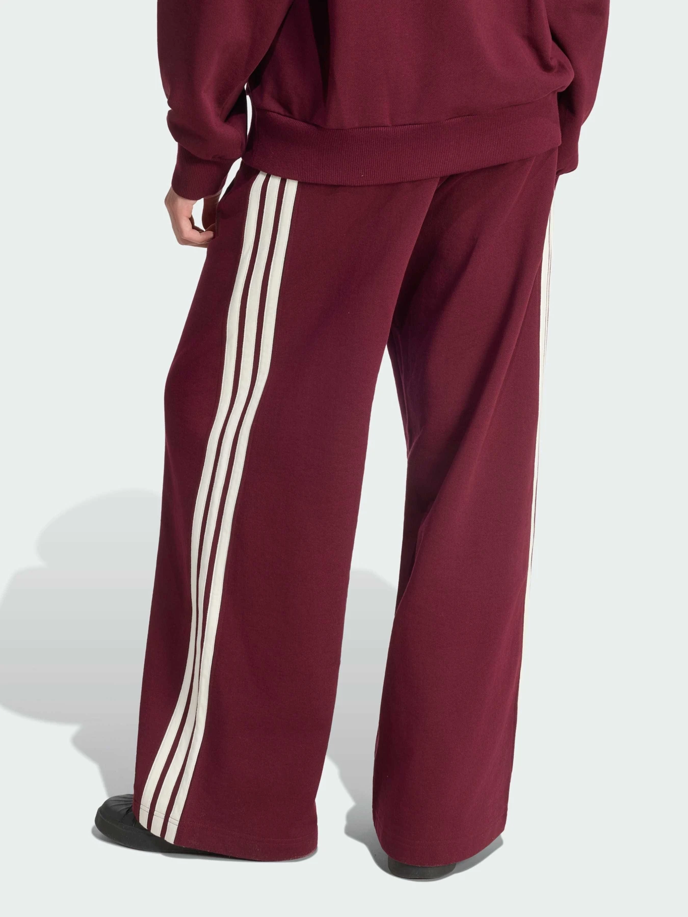Брюки Adidas 3 Stripes модель KV9909 Брюки Adidas 3 Stripes модель KV9909 Фото