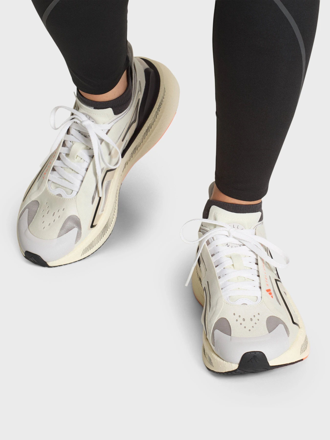 Кросівки Adidas Ultraboost модель JR0665 Кросівки Adidas Ultraboost модель JR0665 Фото