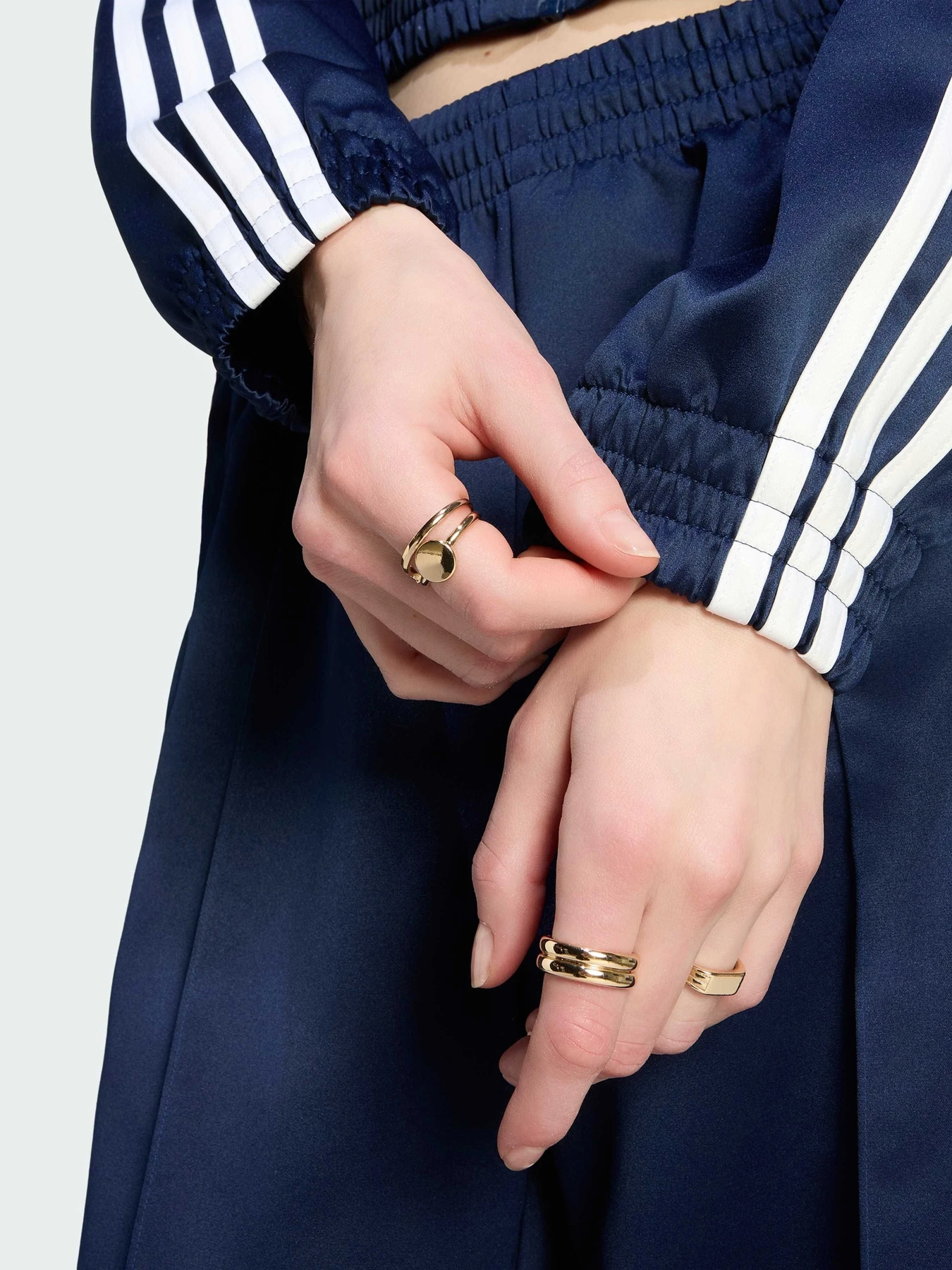 Худи и свитшоты Adidas Adicolor модель KS9948 Худи и свитшоты Adidas Adicolor модель KS9948 Фото